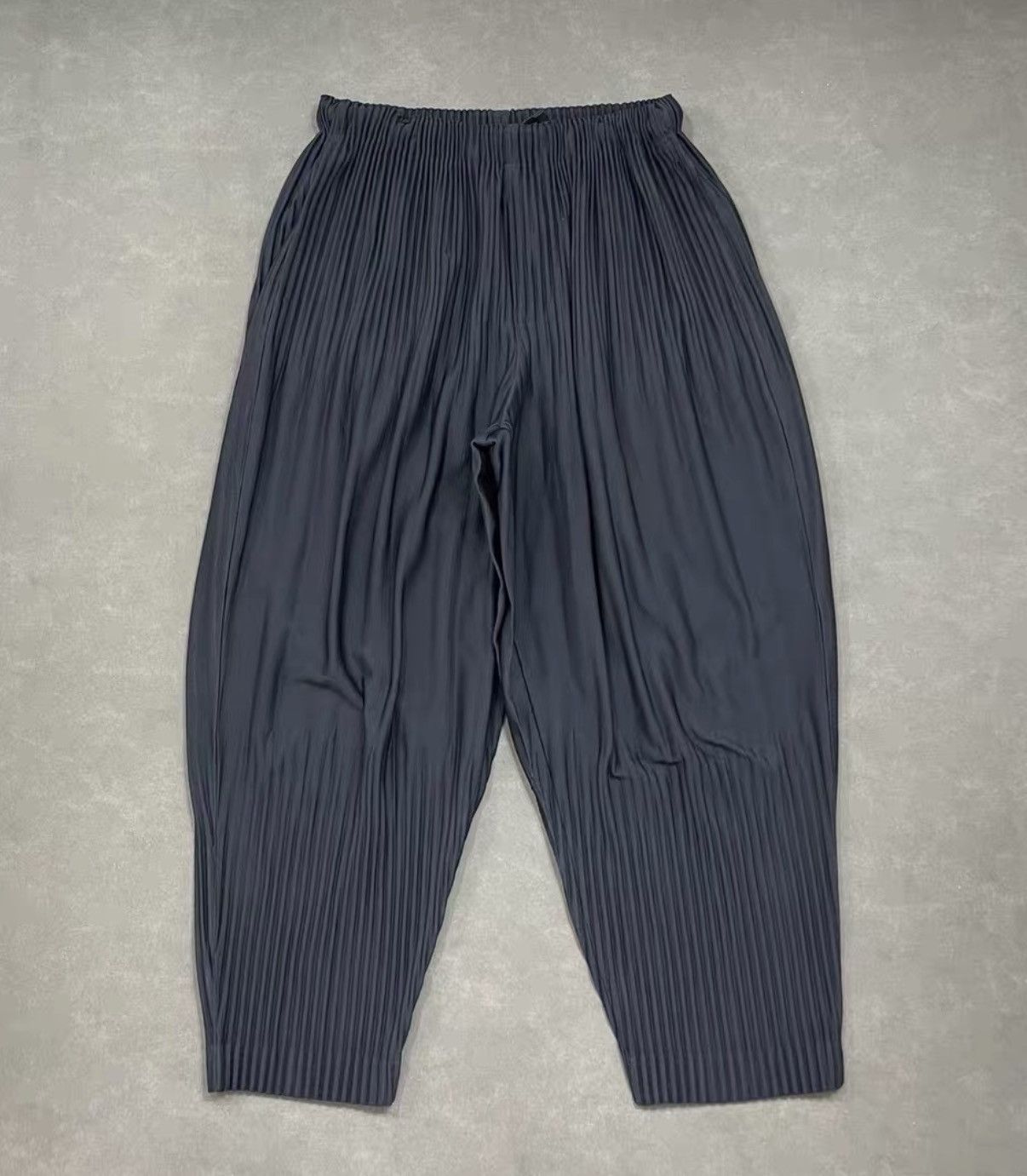 Homme Plisse Issey Miyake Homme Plissé Issey Miyake Relaxed Pleated Casual Pants J16 Size US 30 / EU 46 - 1 Thumbnail
