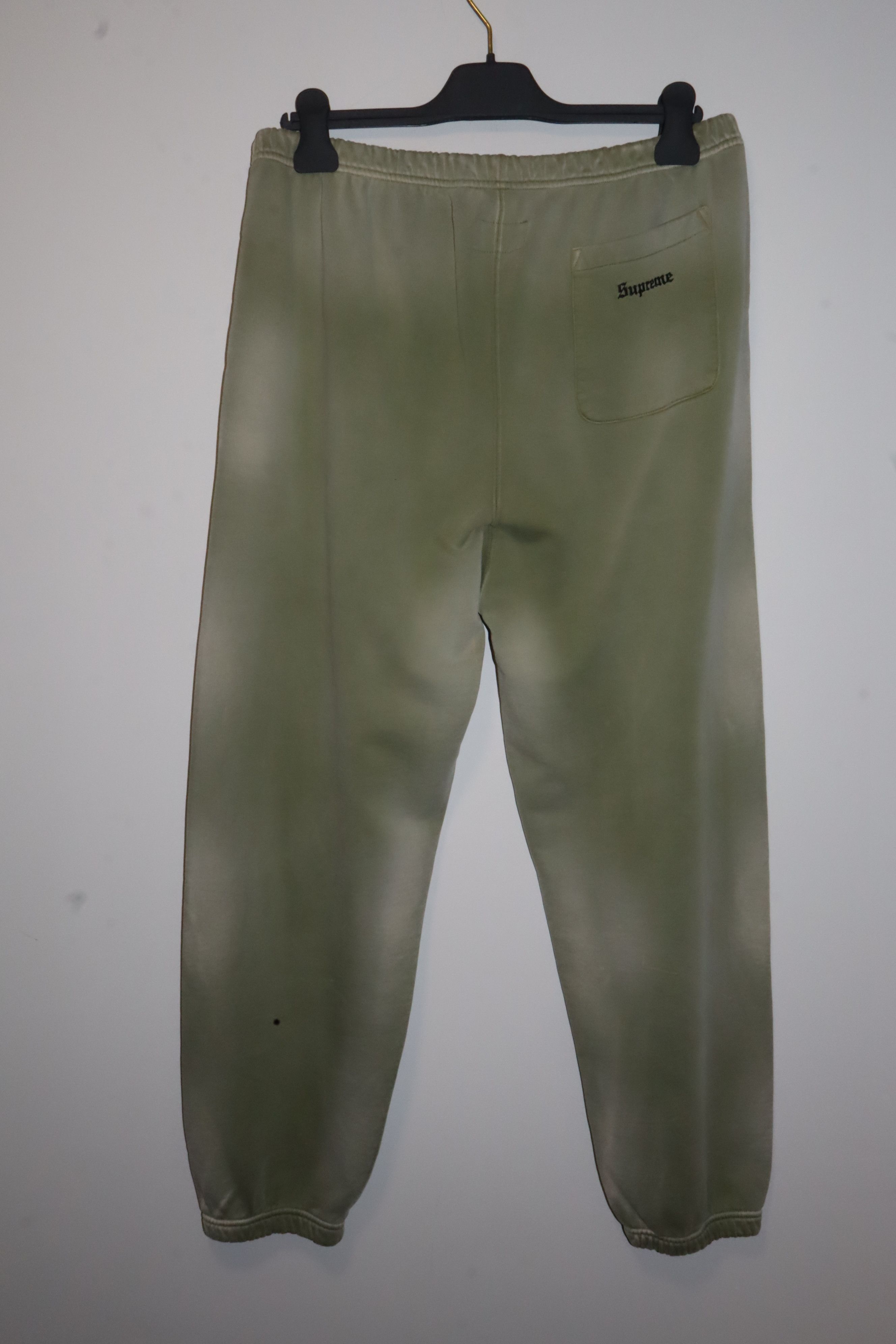 Supreme Washed effect logo sweatpants Size US 32 / EU 48 - 2 Thumbnail