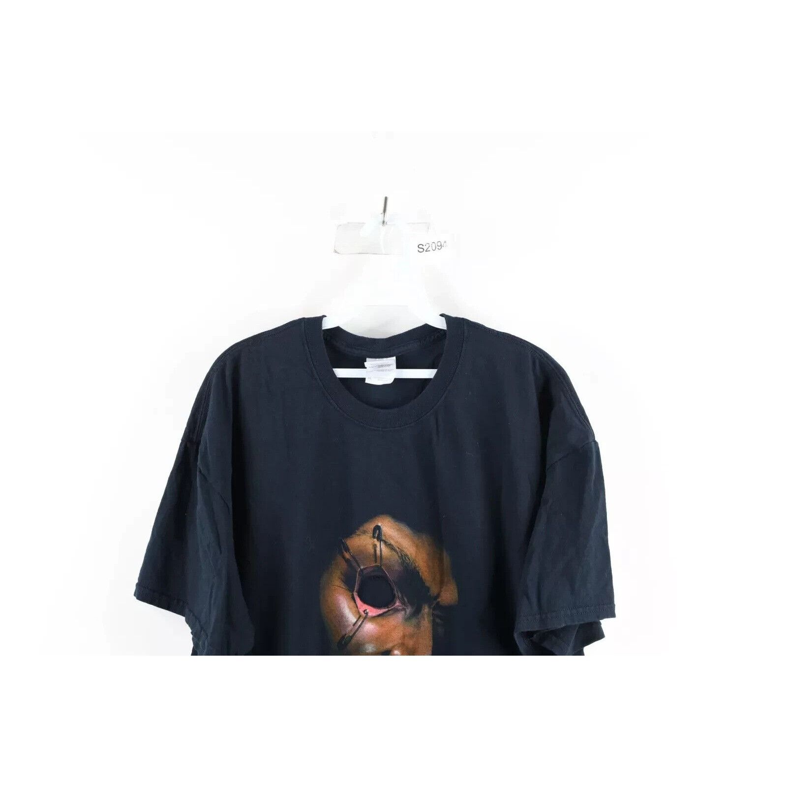 Vintage Vintage Streetwear Faded Halloween Open Eye Monster T-Shirt Size US XL / EU 56 / 4 - 4 Thumbnail