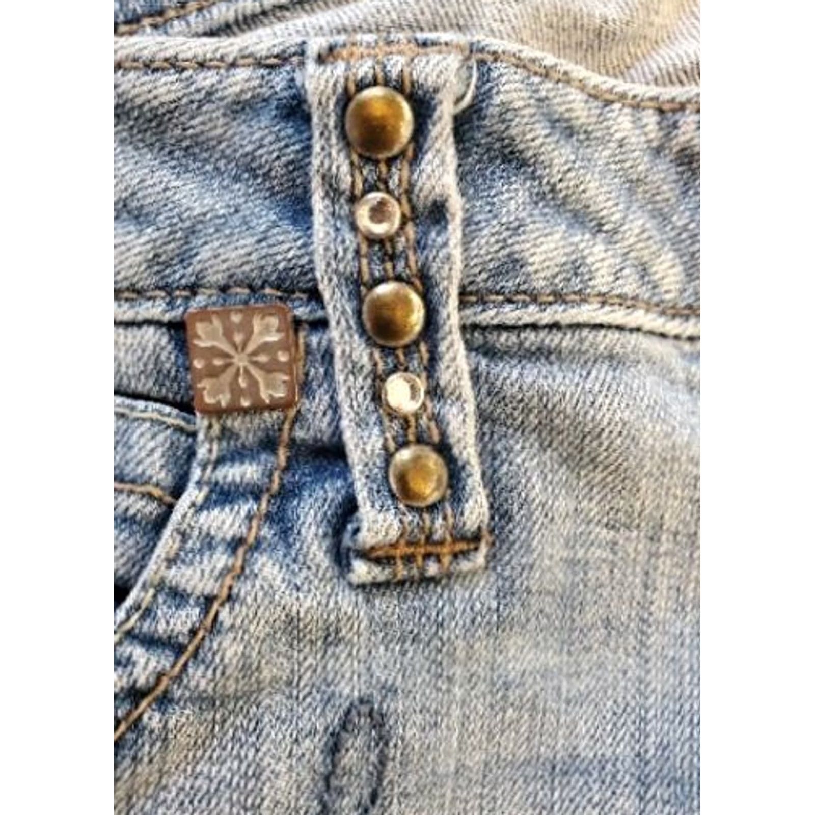 Wrangler VINTAGE Wrangler Jeans Womens 5 Pocket Light Blue Low Rise Slim 30in Embroidered Studded Rhinestone Y2K Houston 2000s Shirt? Size 27" / US 4 / IT 40 - 4 Thumbnail