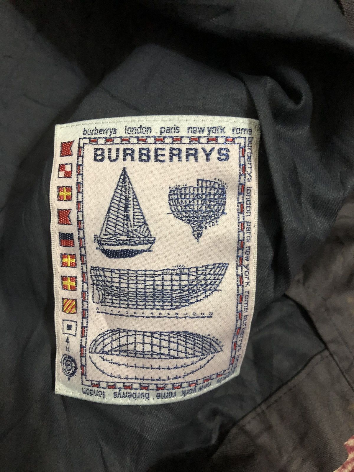 Burberry Burberry’s Size US L / EU 52-54 / 3 - 5 Thumbnail