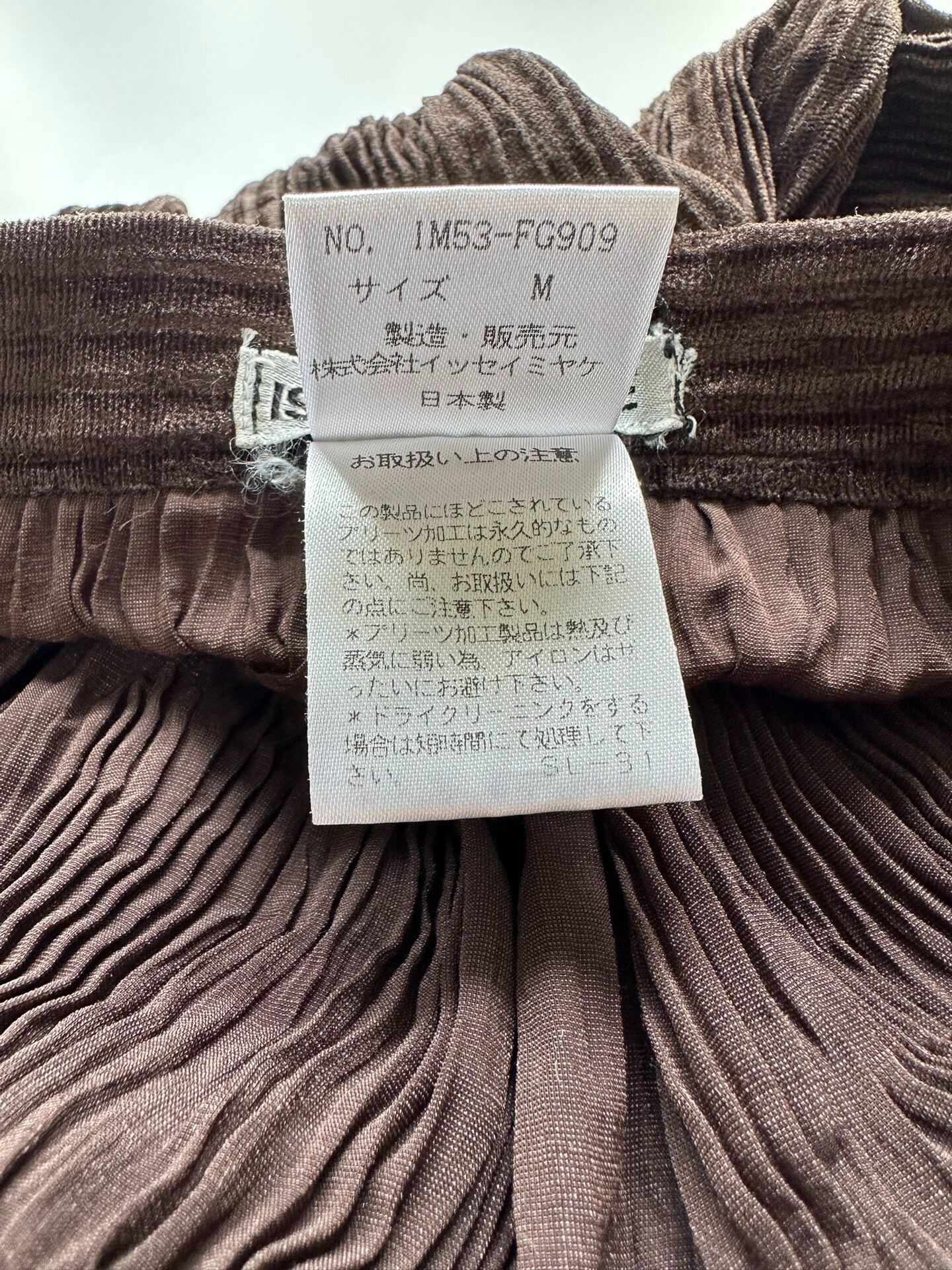 Issey Miyake ISSEY MIYAKE Folding button dress| Size 28" / US 6 / IT 42 - 9 Thumbnail
