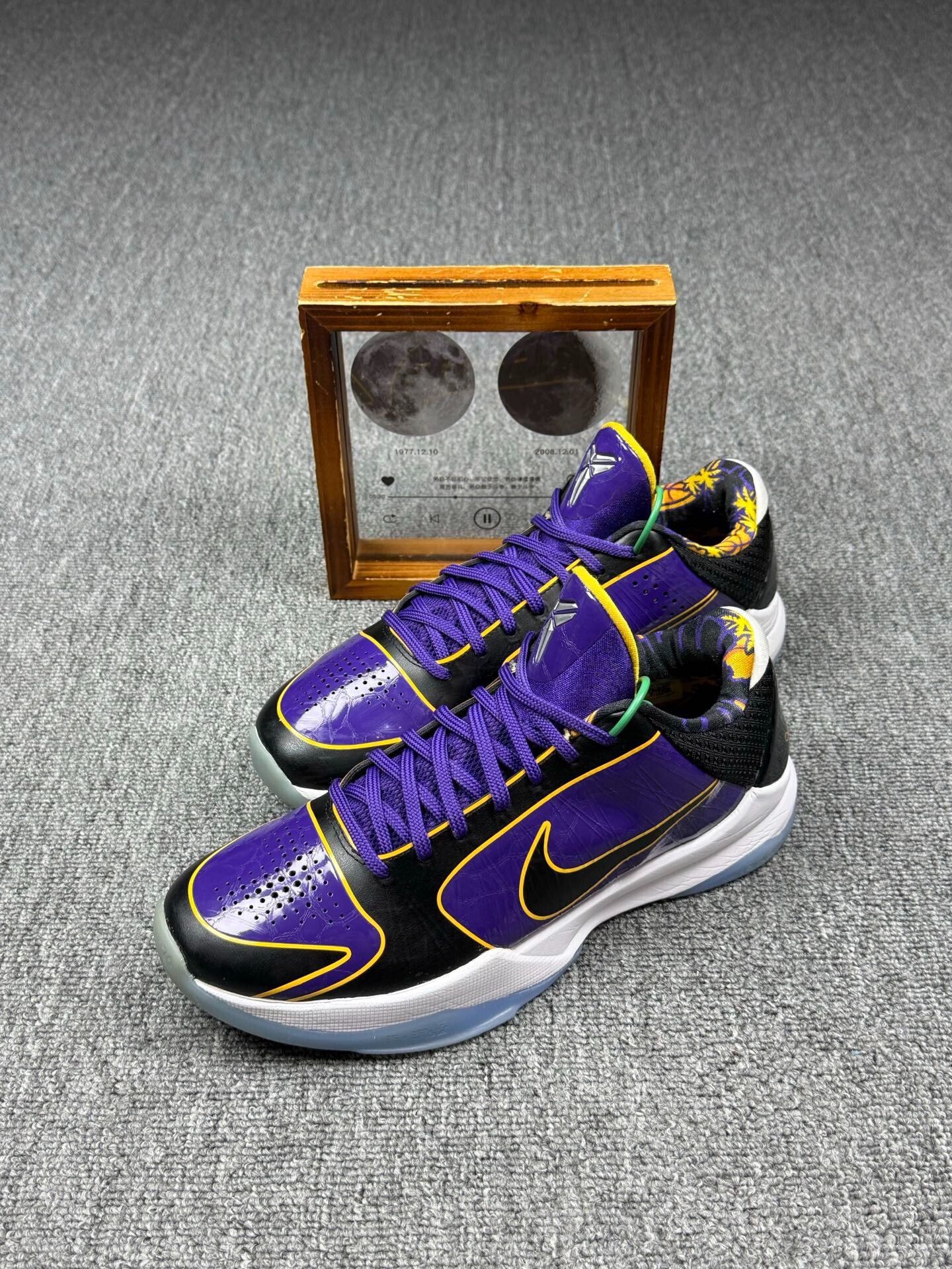 Nike Nike KOBE5 Purple Lowtop Sneakers 8 Men Size US 8 / EU 41 - 1 Thumbnail