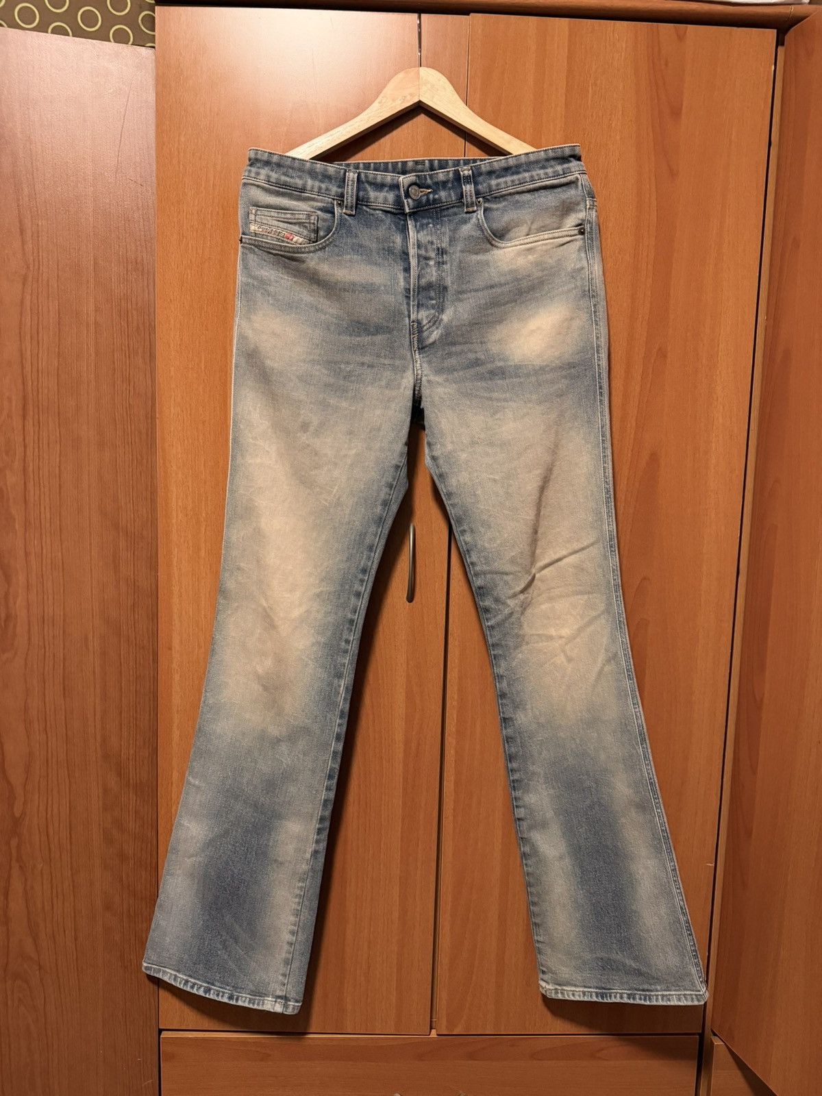 Diesel Diesel 1998 D-Buck Bootcut Fit Jeans in Medium Blue 32x32 Size US 32 / EU 48 - 1 Thumbnail