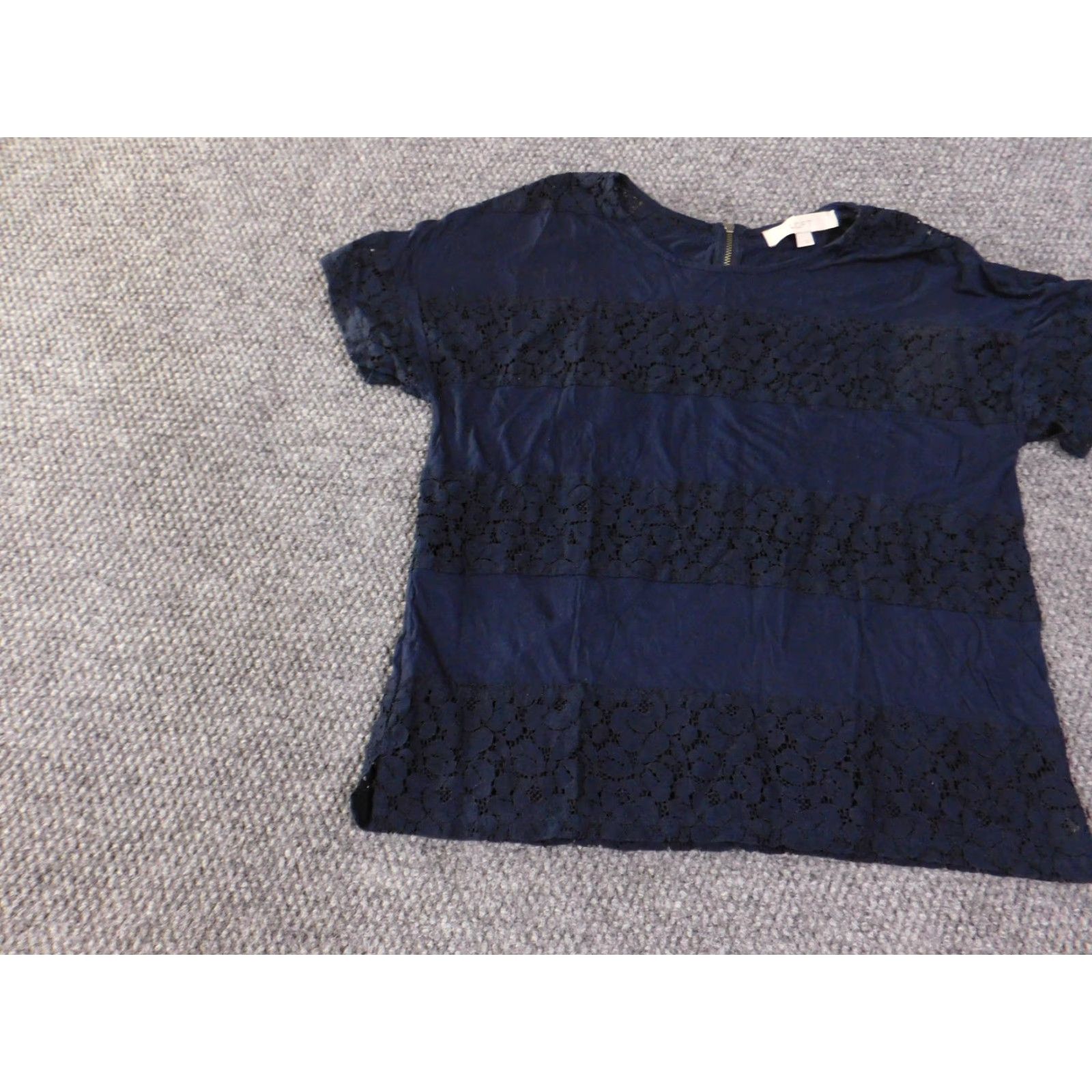 Loft LOFT Blouse Womens Small Navy Blue Short Sleeve Crew Neck Lace Panel Top Mens? Size S / US 4 / IT 40 - 3 Thumbnail