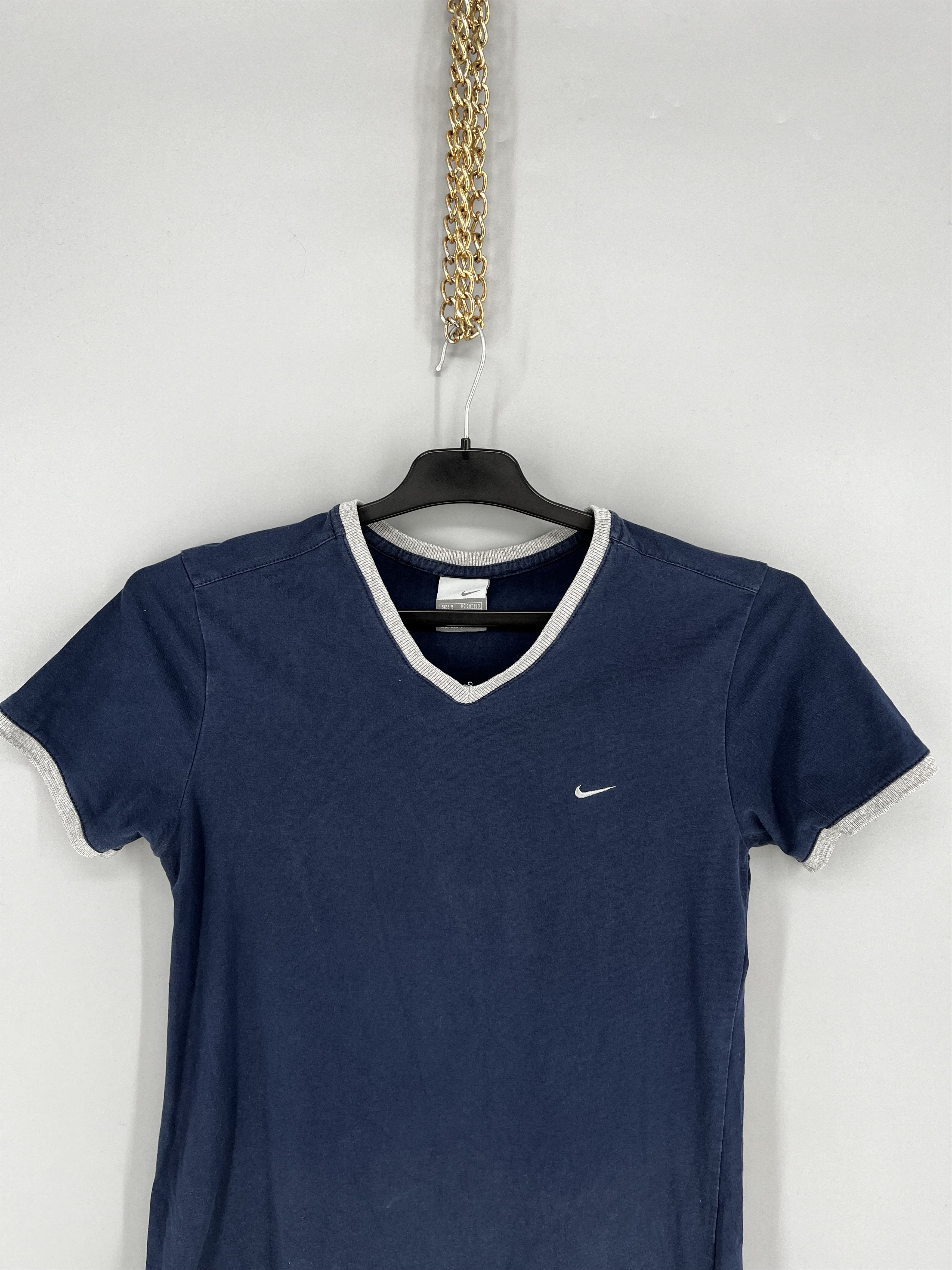 Nike Vintage 90s Nike Big Logo Faded T-shirt Streetwear Style Size S / US 4 / IT 40 - 6 Thumbnail
