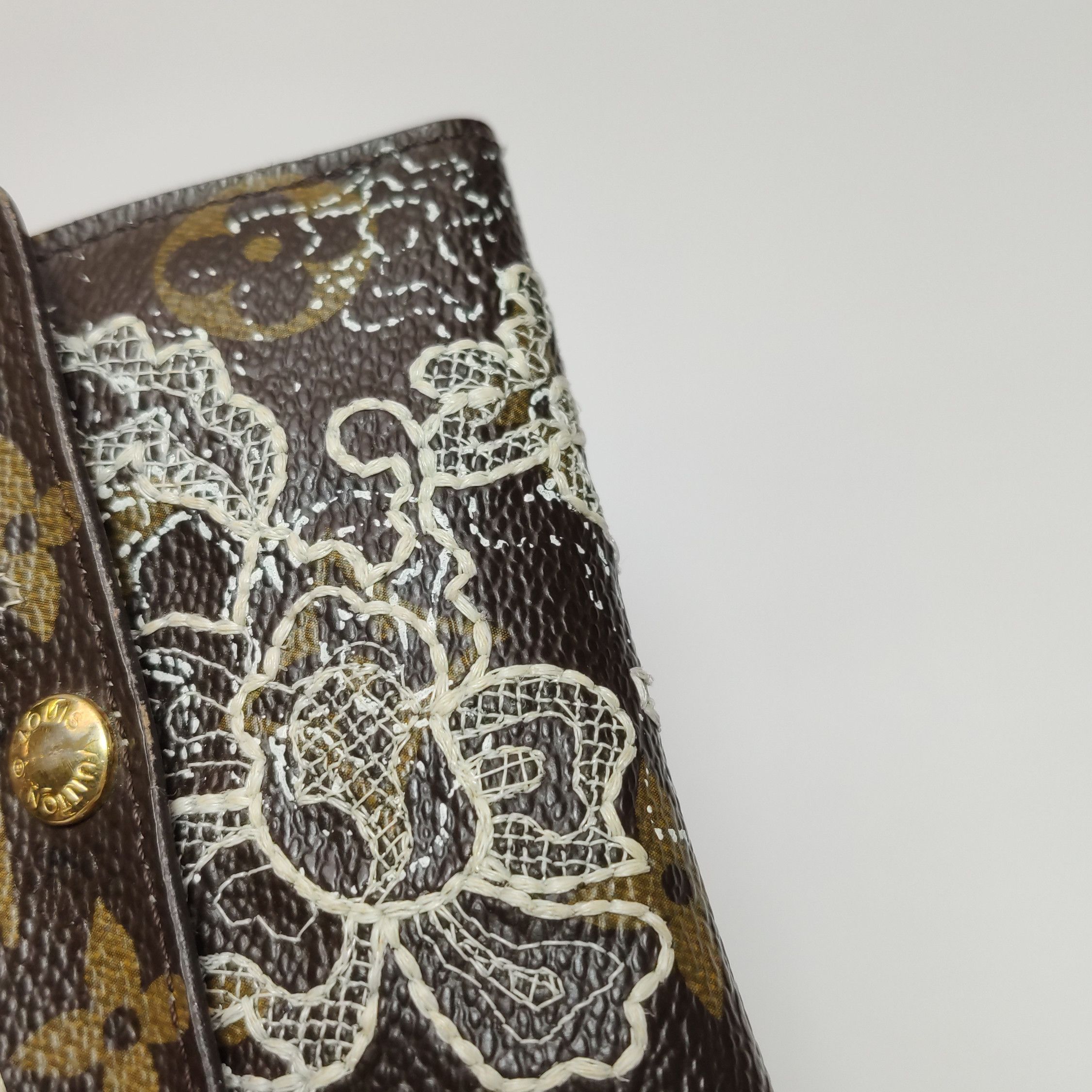 Louis Vuitton Louis Vuitton (LV) Cowhide Monogram Printed Floral Wallet - Size ONE SIZE - 5 Thumbnail