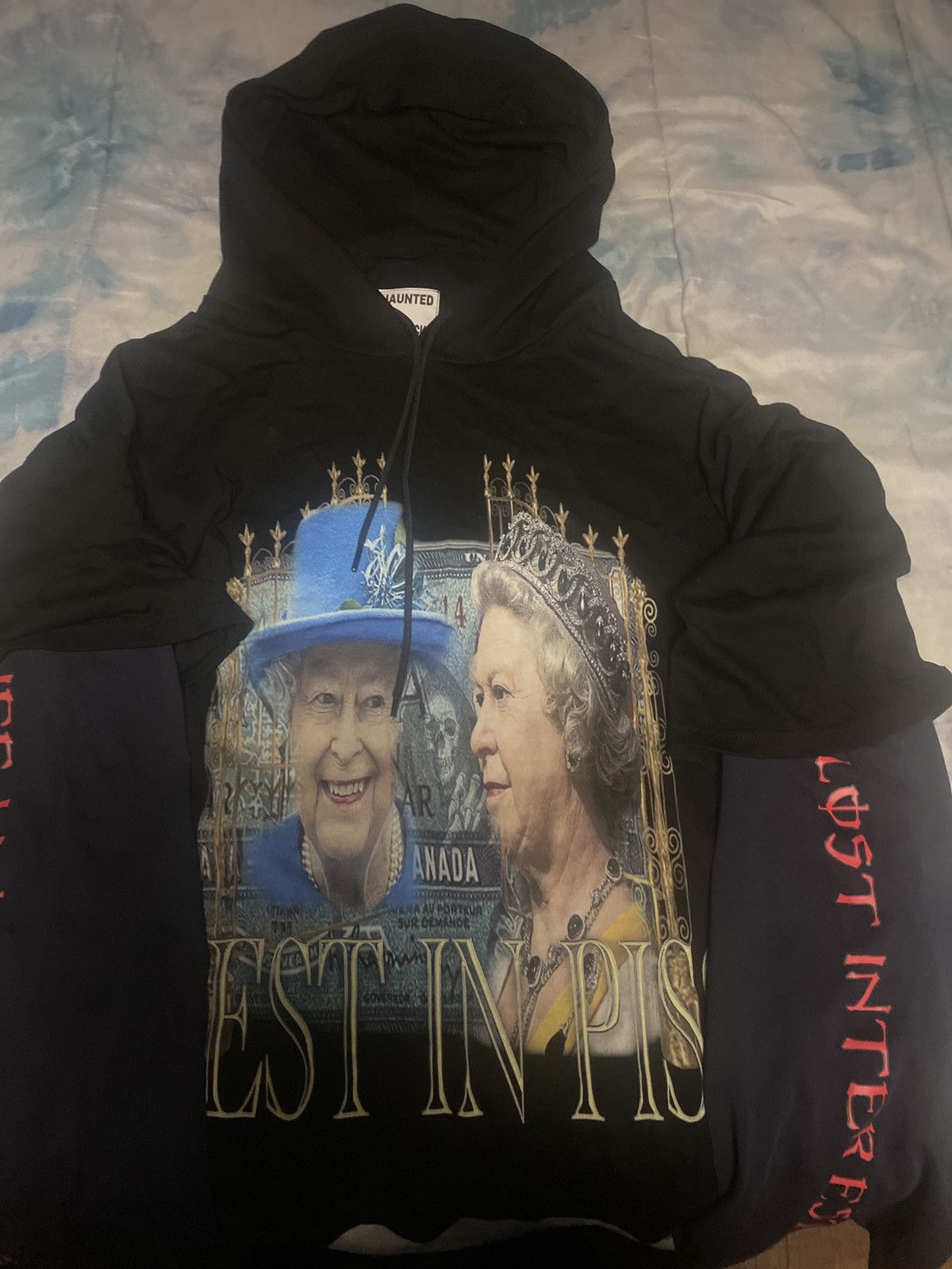 Haunted Starbucks Haunted Starbucks Queen Elizabeth Rest in Piss Layer Hoddie Size US L / EU 52-54 / 3 - 1 Thumbnail