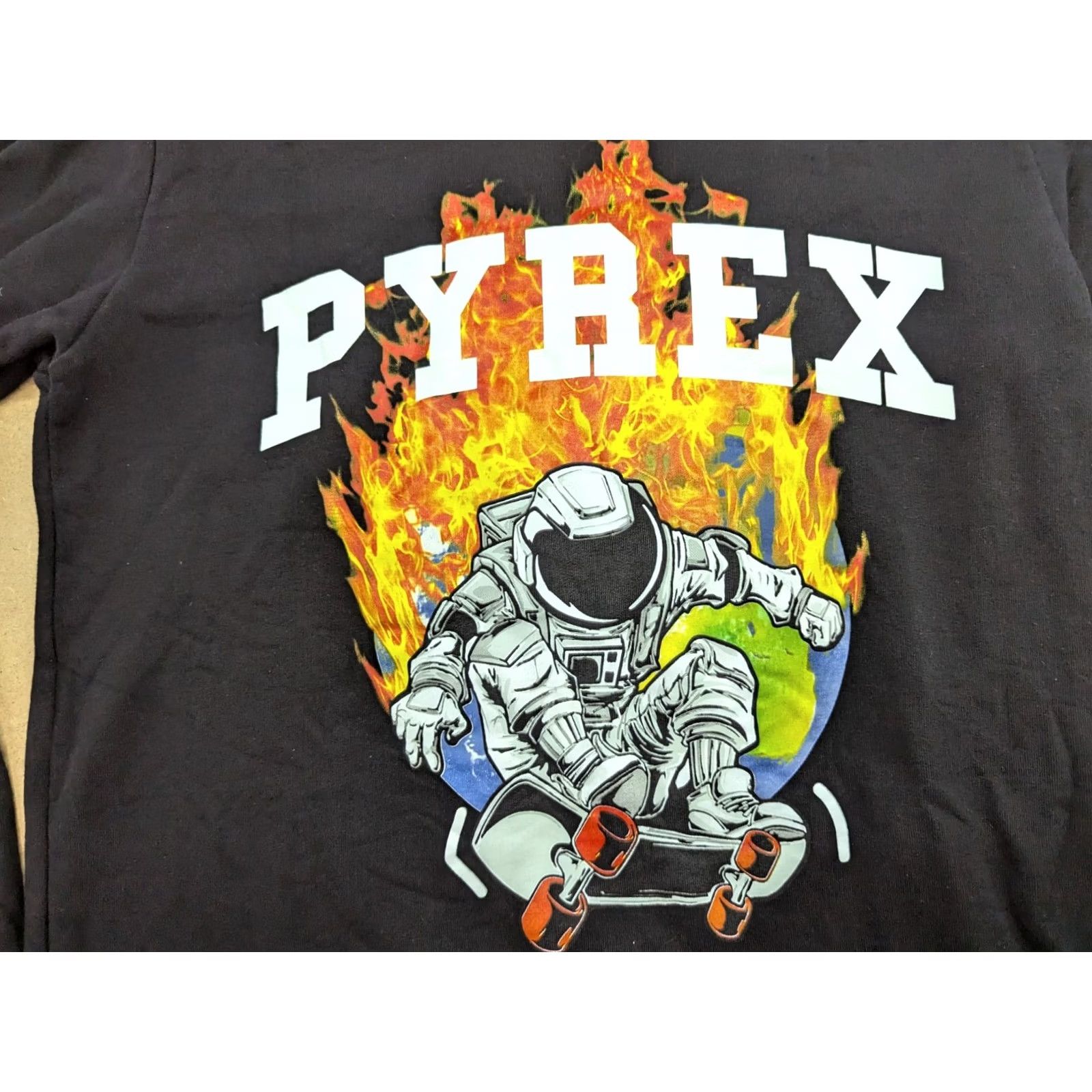 Vintage PYREX Sweatshirt Mens XL Black Astronaut Skateboard Virgil Abloh Size US XL / EU 56 / 4 - 3 Thumbnail