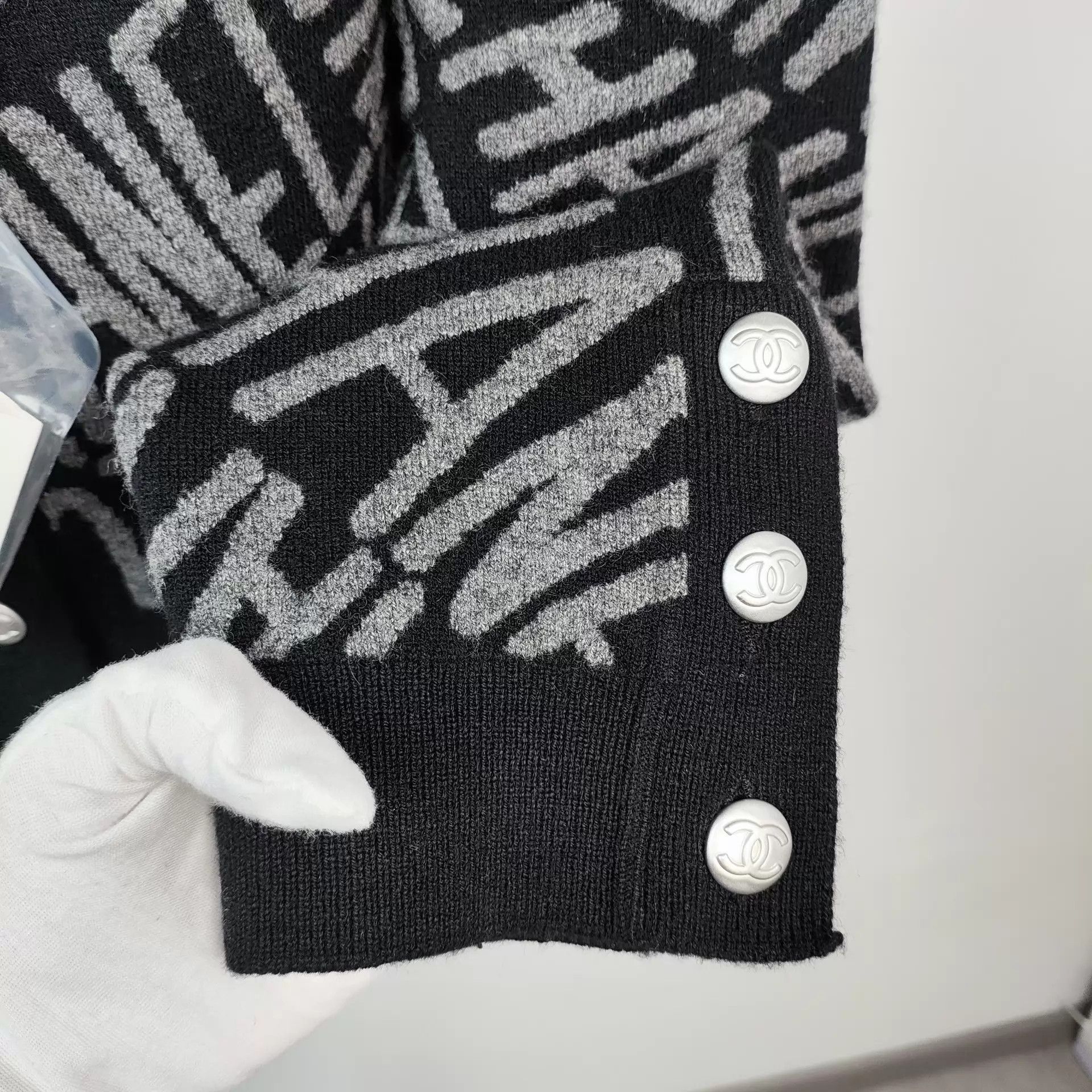 Chanel Chanel Women's 21N Cotton All-Over Print Black Sweater 42 Size M / US 6-8 / IT 42-44 - 5 Thumbnail