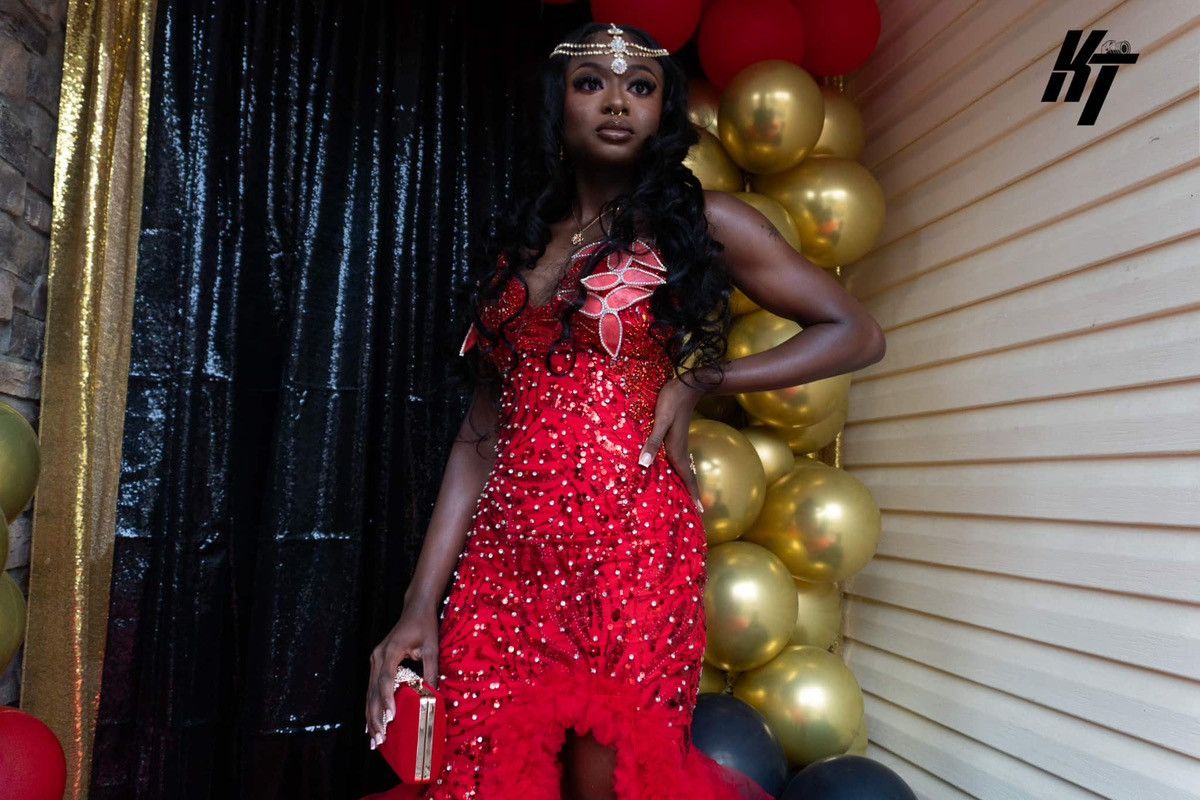Custommade Prom Royalty: Luxe beaded gown with dramatic train Size S / US 4 / IT 40 - 2 Thumbnail