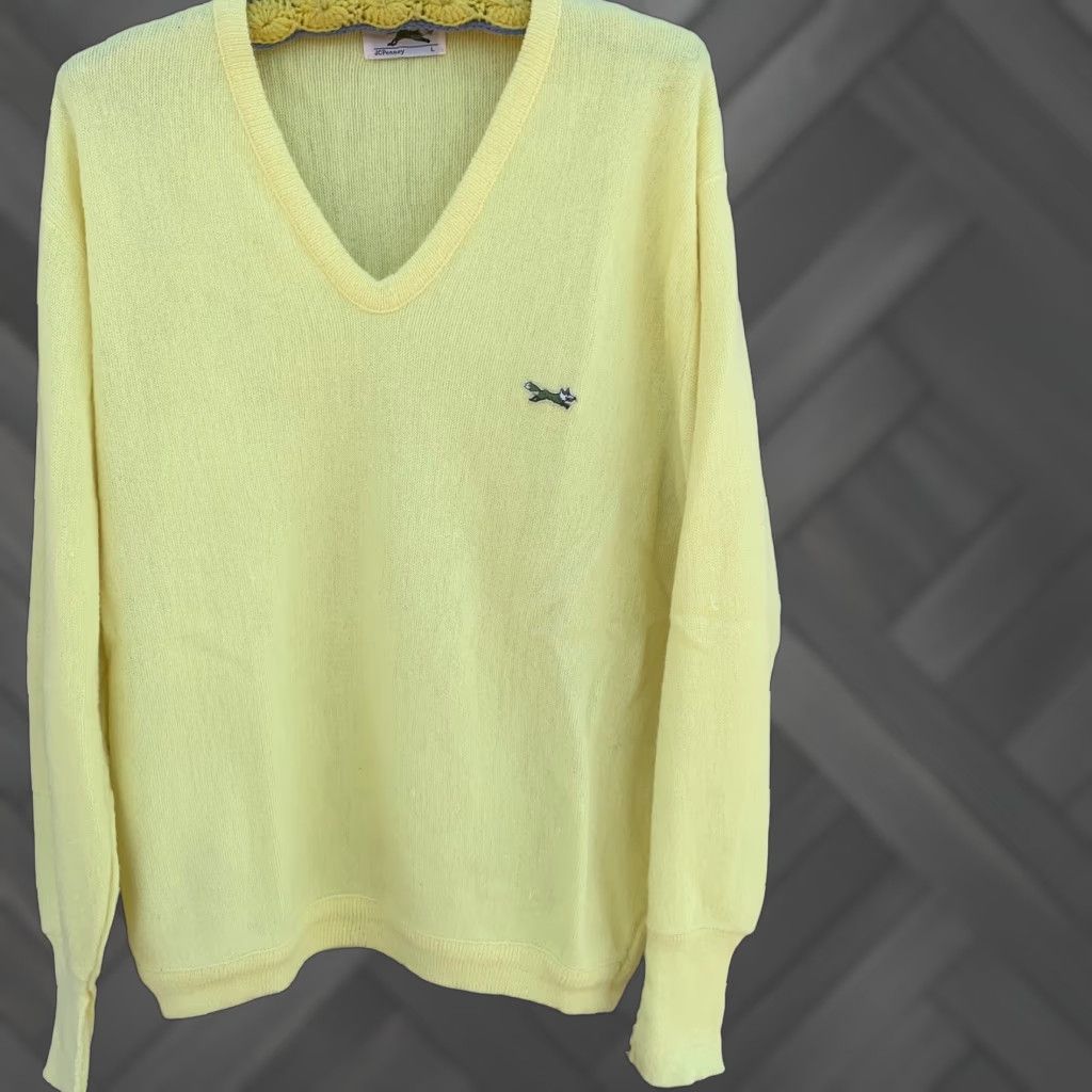 JCPenney VINTAGE The Fox Sweater JCPenney Men L Orlon Acrylic Yellow V-Neck Pullover Knits Solid 70s 80s Winter Seasons Mens Size US L / EU 52-54 / 3 - 1 Thumbnail