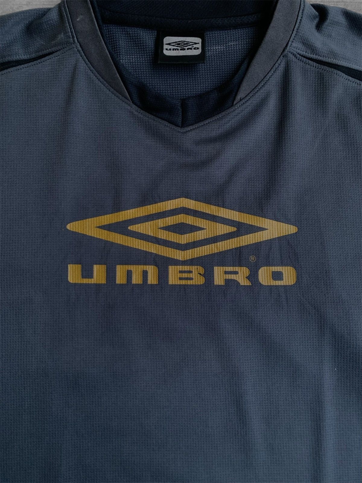 Umbro Vintage Umbro Football Pullover Grey Black Y2K Size US L / EU 52-54 / 3 - 2 Thumbnail