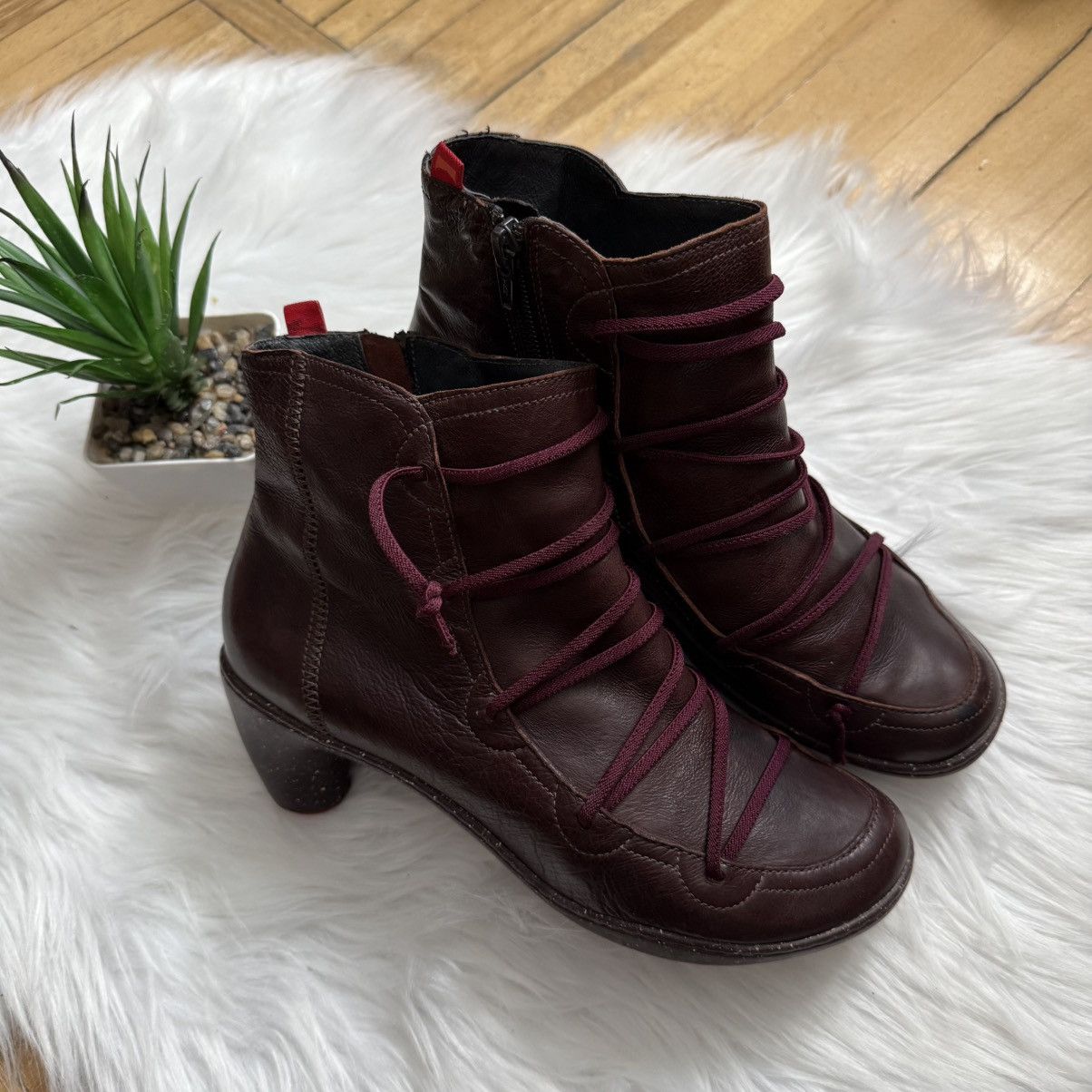 📌 Vintage Camper Leather Rubber Sole Heel Boots