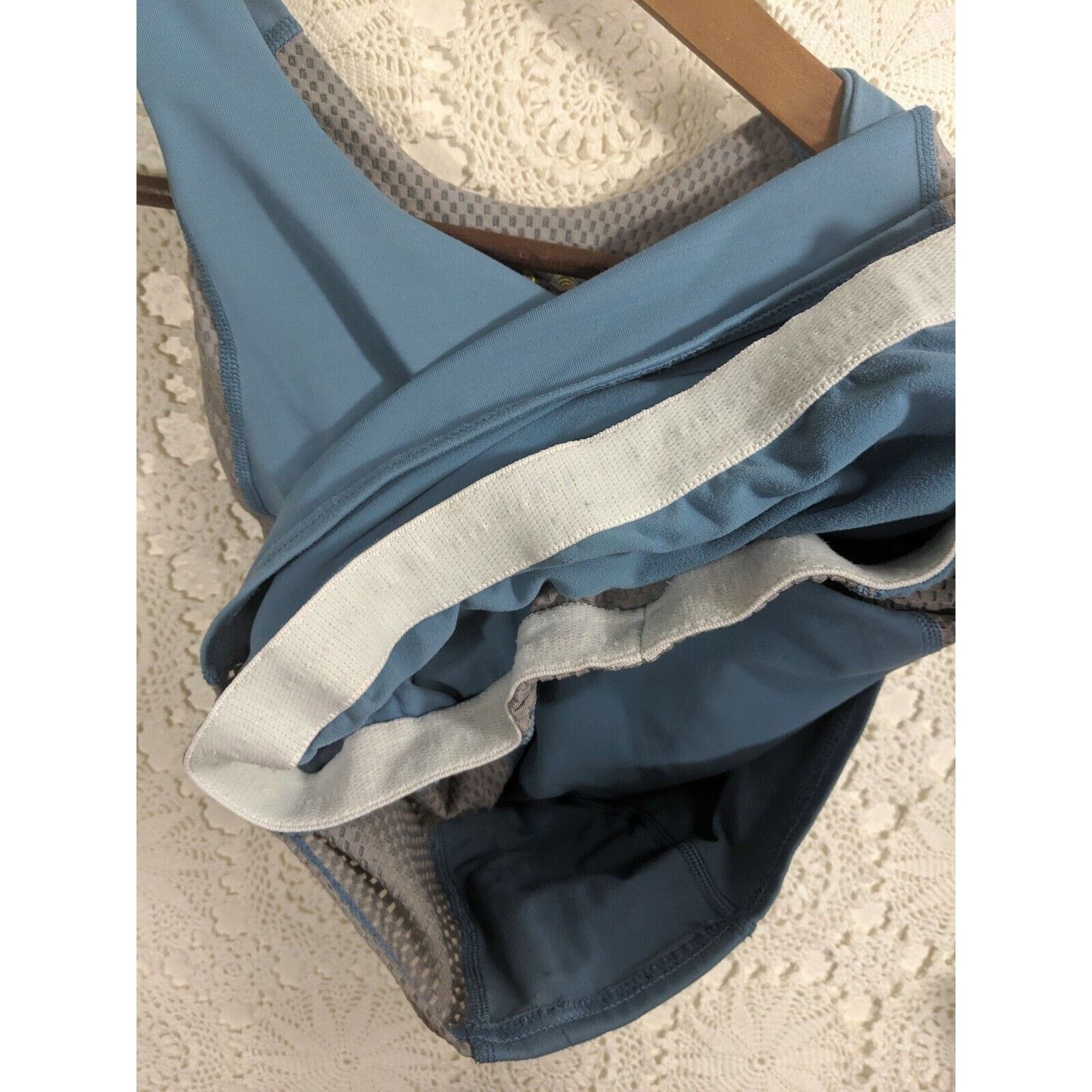 Mountain Hardwear Mountain Hardwear Tank Top Women Medium Built In Shelf Bra Size M / US 6-8 / IT 42-44 - 3 Thumbnail