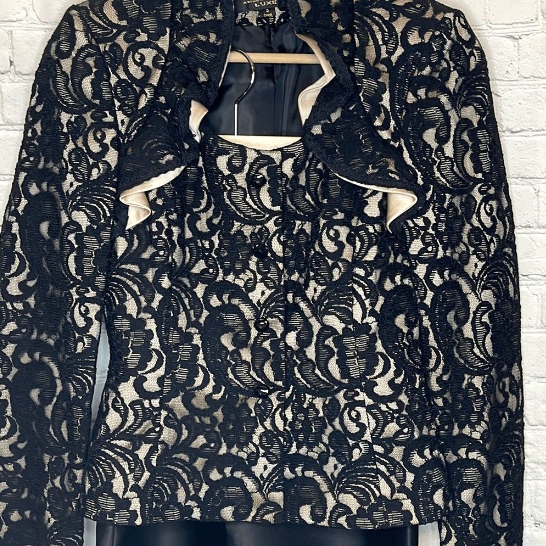 Vintage VINTAGE Tahari Arthur Levine Luxe Women’s Black Lace Dress Suit Ruffles 2 Size XS / US 0-2 / IT 36-38 - 2 Thumbnail