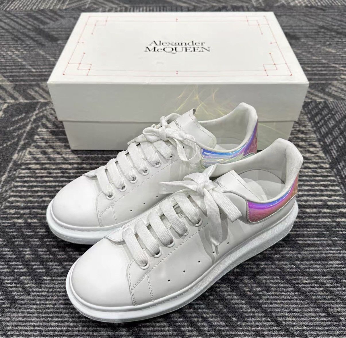 Alexander McQueen Alexander McQueen Oversized Sneaker J42 Size US 9.5 / EU 42-43 - 1 Thumbnail
