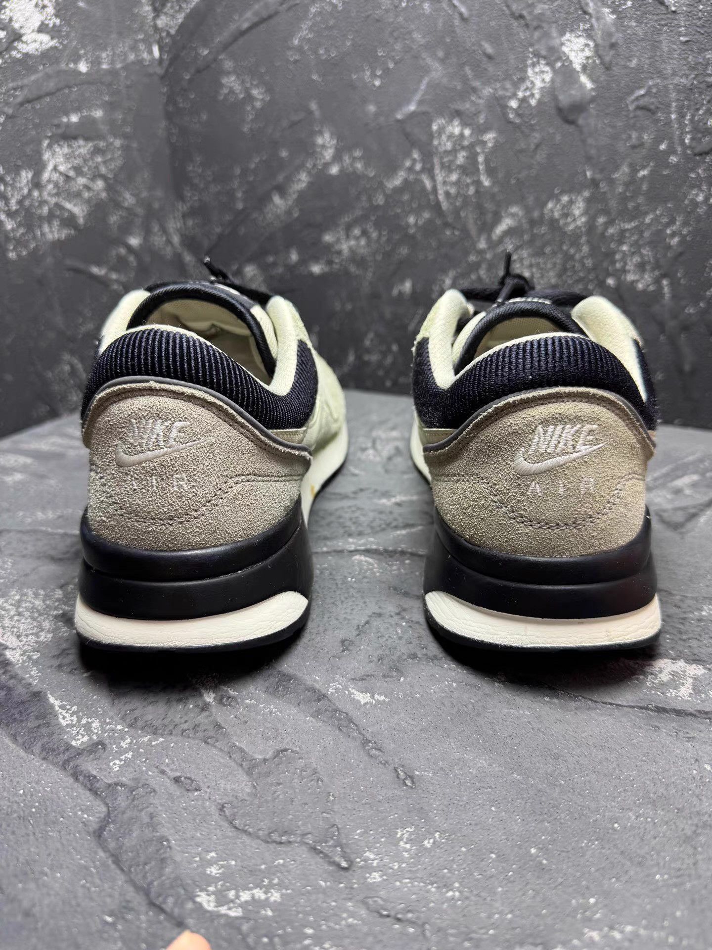 Nike Nike Black & White Suede Running Shoes Q10 Size US 8.5 / EU 41-42 - 6 Thumbnail