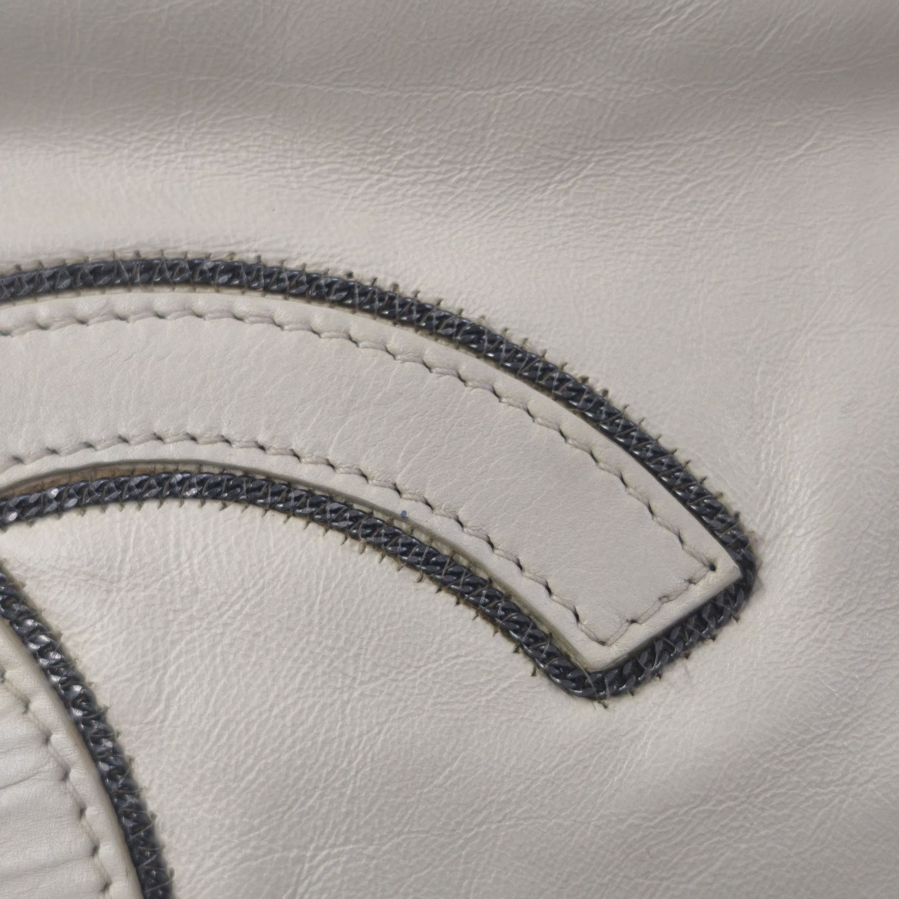 Chanel CHANEL 2008 SOHO CC LOGO CREAM PANELLED HANDBAG Size ONE SIZE - 14 Thumbnail
