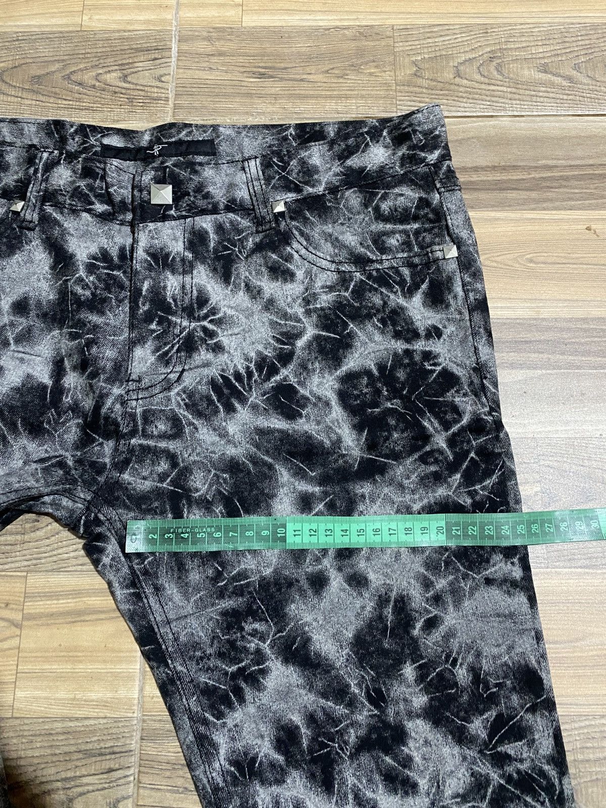 NO ID NO ID SPLATTER STUDDED SKINNY PANTS Size US 30 / EU 46 - 14 Thumbnail