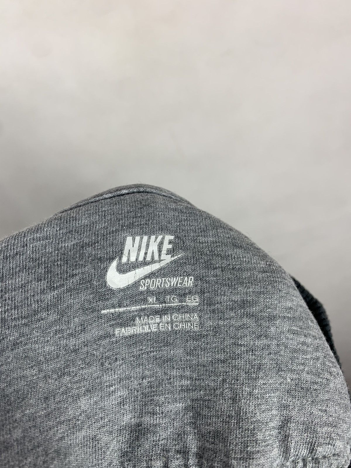 Nike ✔️Vintage Style Nike Small Swoosh Distressed Sweatshirt Size US L / EU 52-54 / 3 - 7 Thumbnail