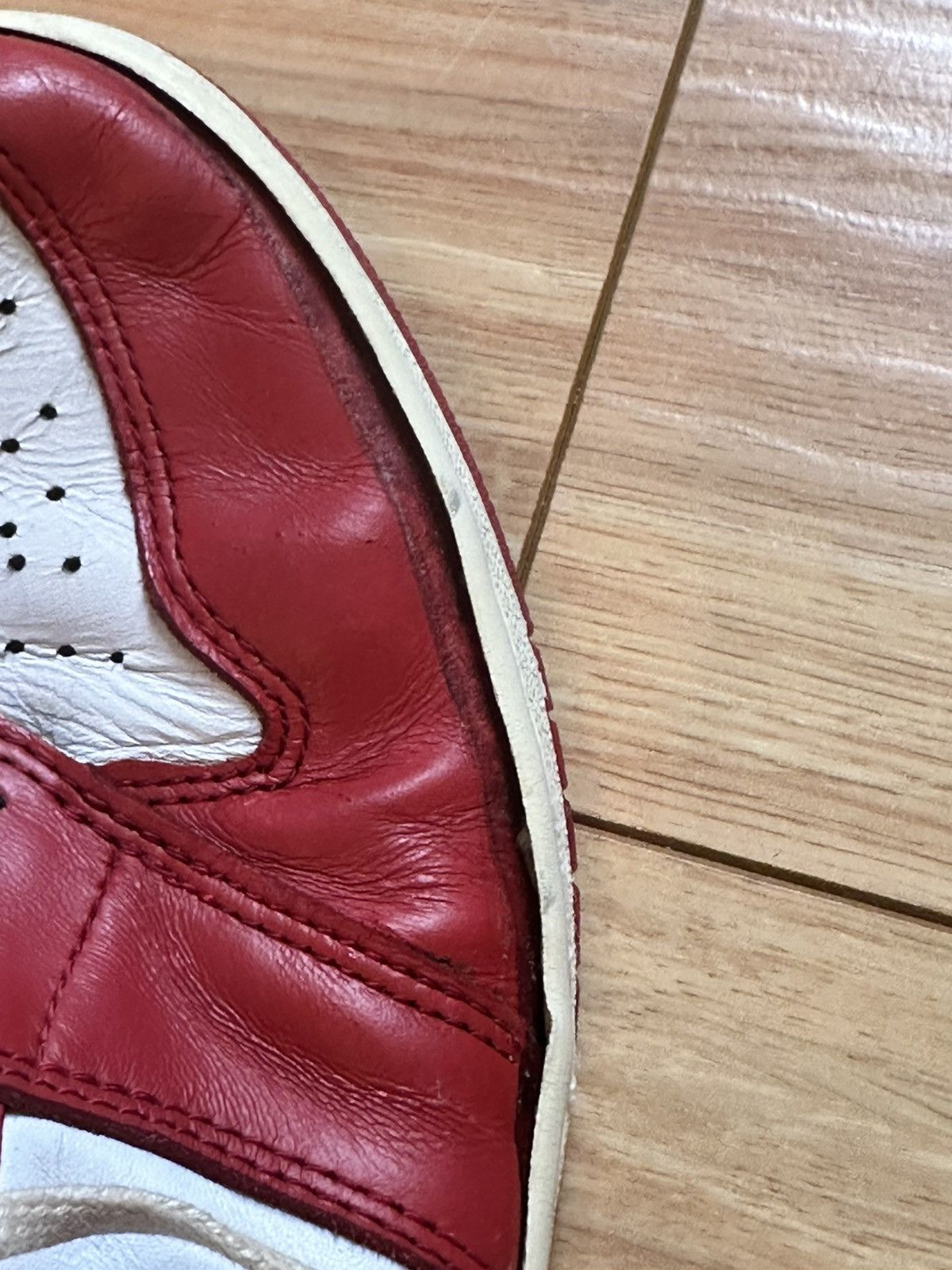 Nike Nike Air Jordan 1 Chicago 1994 Size US 10.5 / EU 43-44 - 9 Thumbnail