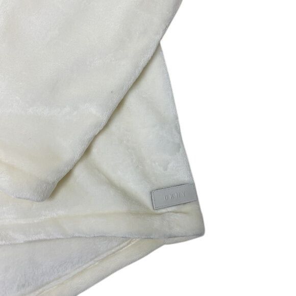 DKNY DKNY Ivory Plush Turtleneck Sweater Size S / US 4 / IT 40 - 3 Thumbnail