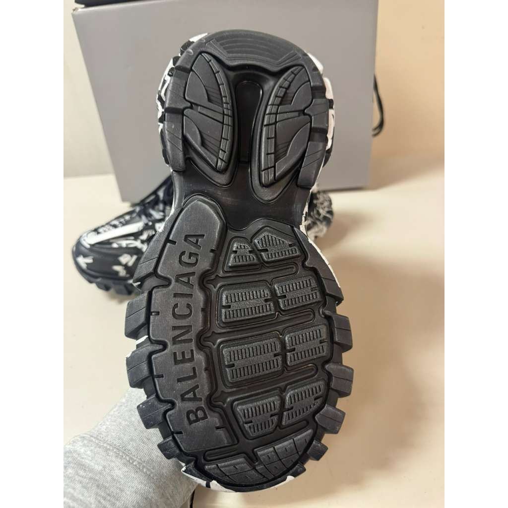 Balenciaga o1rshd1 Graffiti DirtyTrack Sneakers in Black/White Size US 7 / EU 40 - 11 Thumbnail