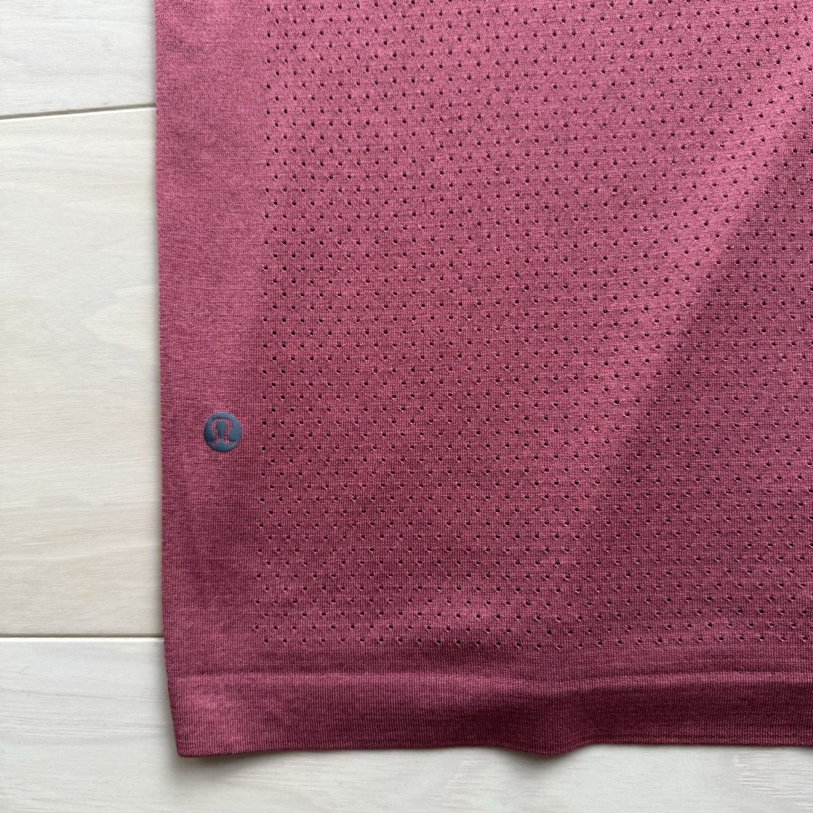 Lululemon Lululemon Metal Vent Shirt 2XL Red Yoga Running Workout Size US XXL / EU 58 / 5 - 8 Thumbnail