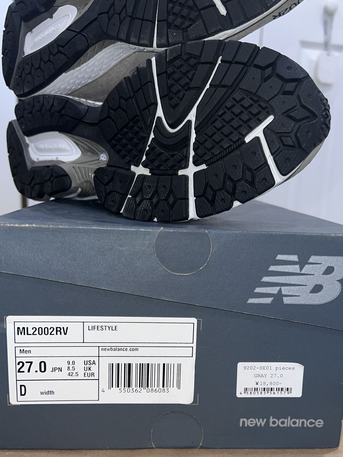 New Balance New Balance x Invincible x N. Hollywood 2002r Size US 9 / EU 42 - 8 Thumbnail