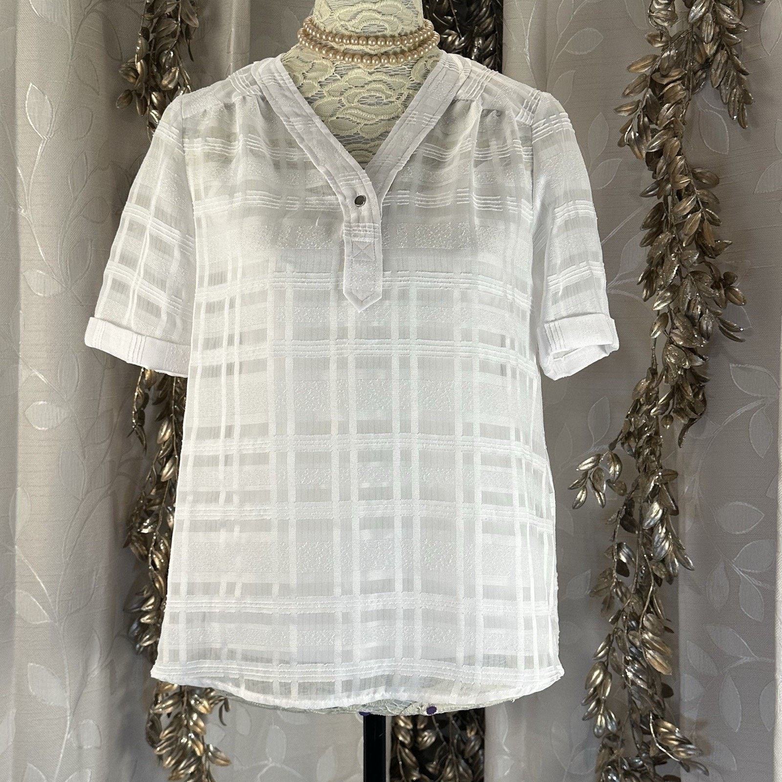 Alfani Alfani Petite Sheer White Blouse PS V-Neck Texture Size S / US 4 / IT 40 - 1 Thumbnail