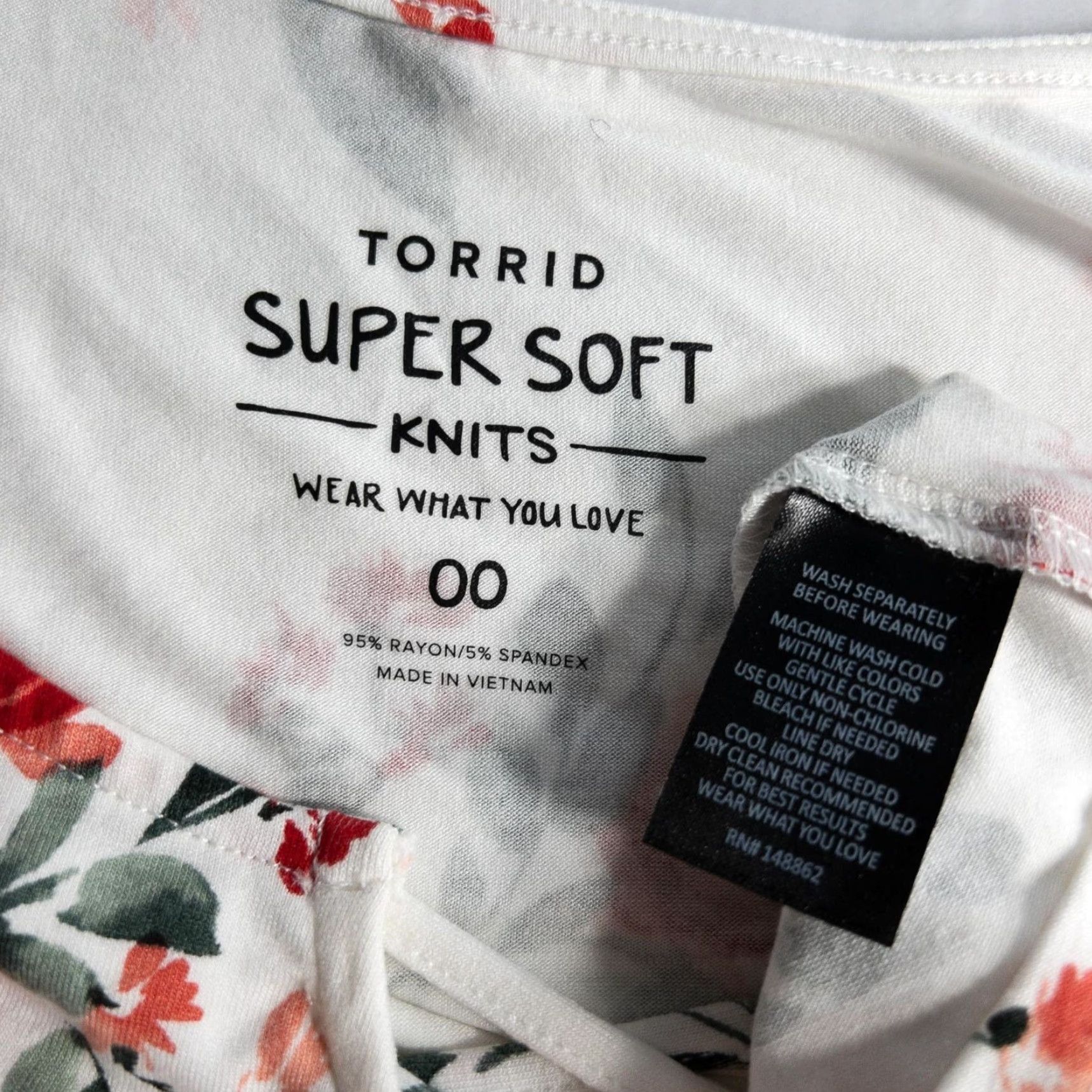 Torrid Torrid Super Soft Knits Ivory Red Floral Ruffle Tank Top Shirt Womens Plus 00 Sleeveless Knit Rayon Spandex Stretch N/A Size XXS / US 00 / IT 34 - 5 Thumbnail