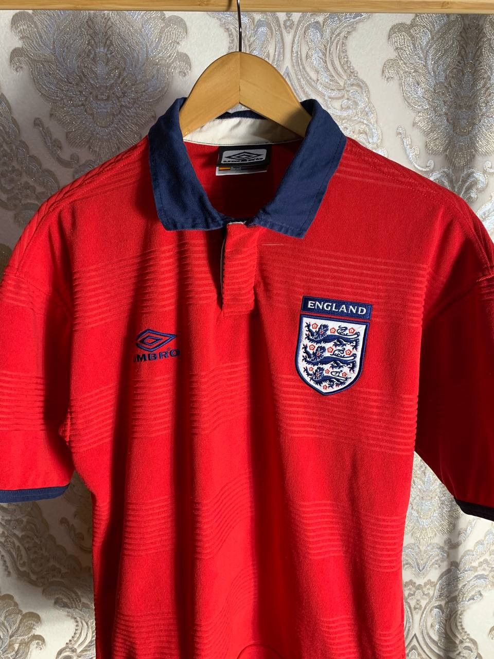 Umbro VINTAGE UMBRO ENGLAND RETRO SOCCER JERSEY MANCHESTER Y2K 90s Size US S / EU 44-46 / 1 - 2 Thumbnail