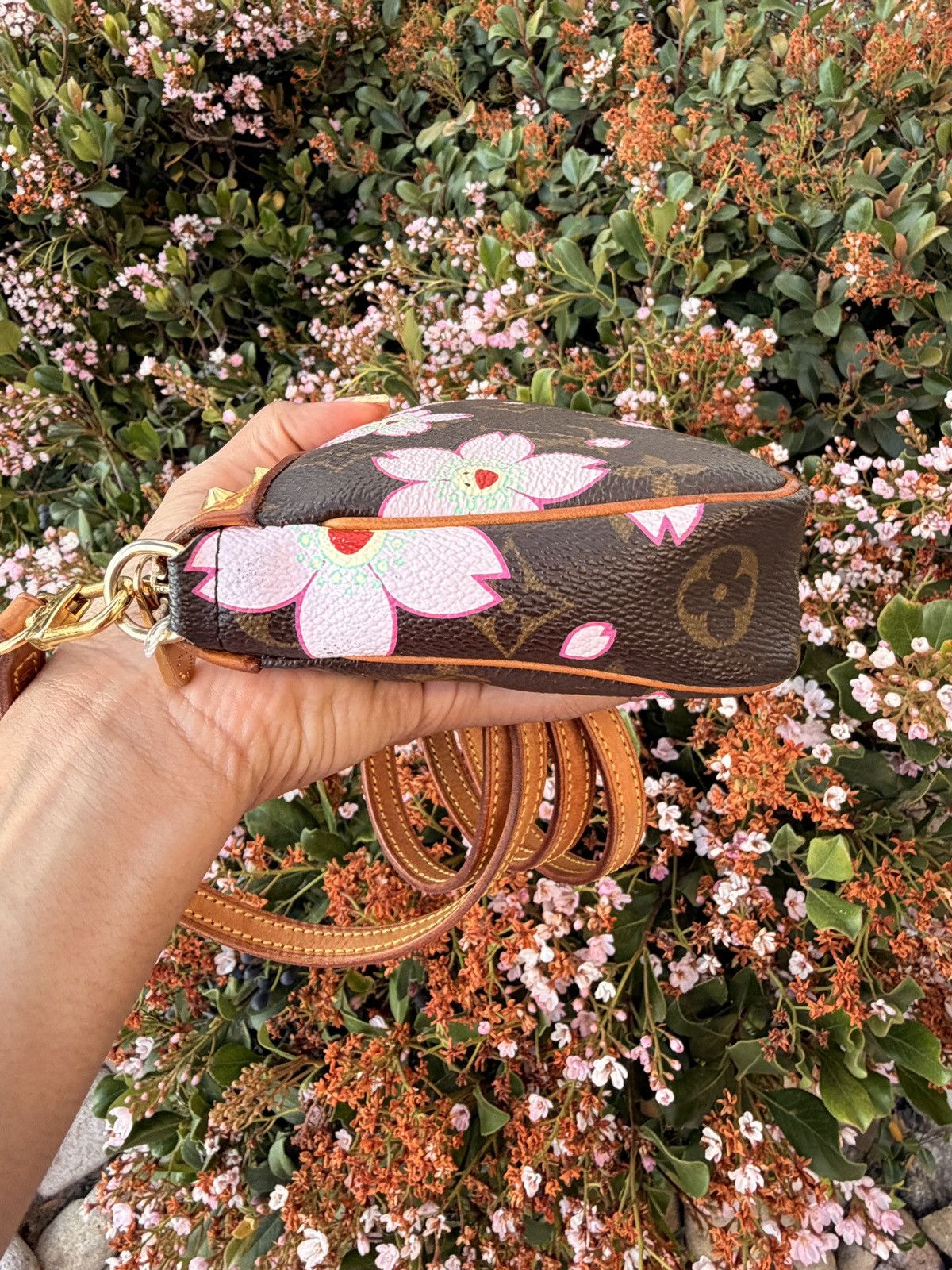 Louis Vuitton × Takashi Murakami Louis Vuitton Cherry Blossom Pochette Takashi Murakami Size ONE SIZE - 4 Thumbnail