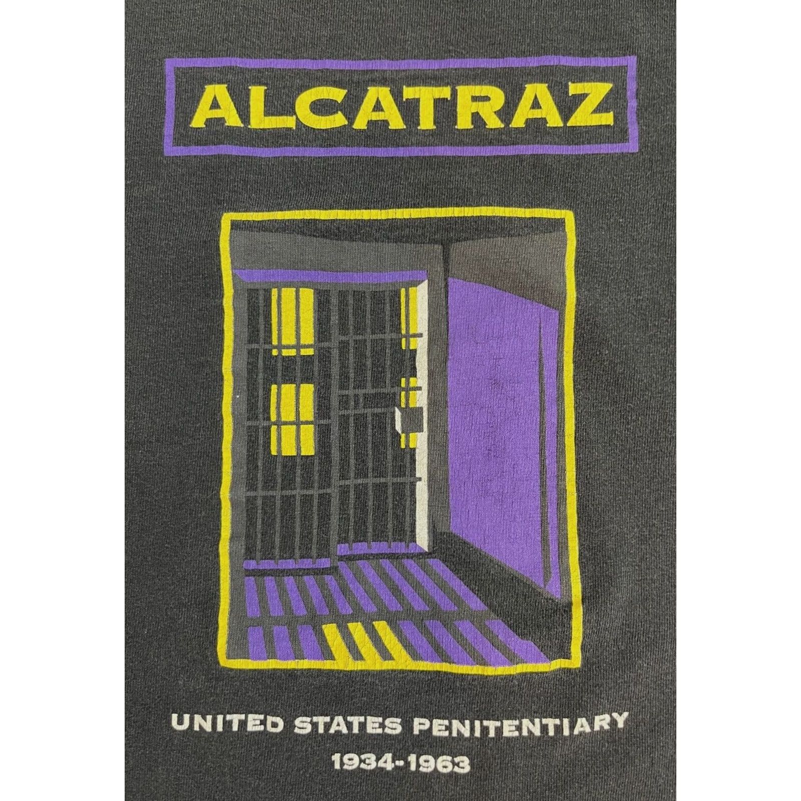 Vintage Men's Vintage 90s T-Shirt Alcatraz United States Penitentiary 1934-1963 Black Cotton M Short Sleeve Crew Neck Graphic Print Double-Sided Mens Size US M / EU 48-50 / 2 - 3 Thumbnail