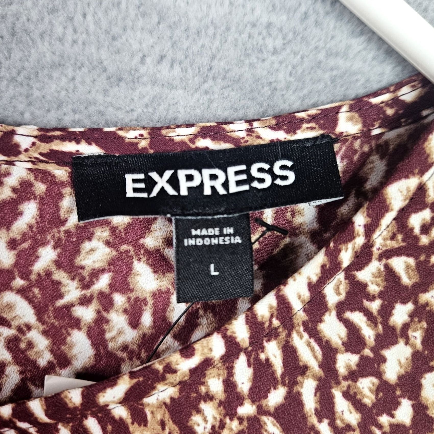 Express Express Size L Multicolor Flutter Sleeve Top Womens Blouse Shirt Circle Short Sleeve Polyster Scalloped N/A Size L / US 10 / IT 46 - 8 Thumbnail