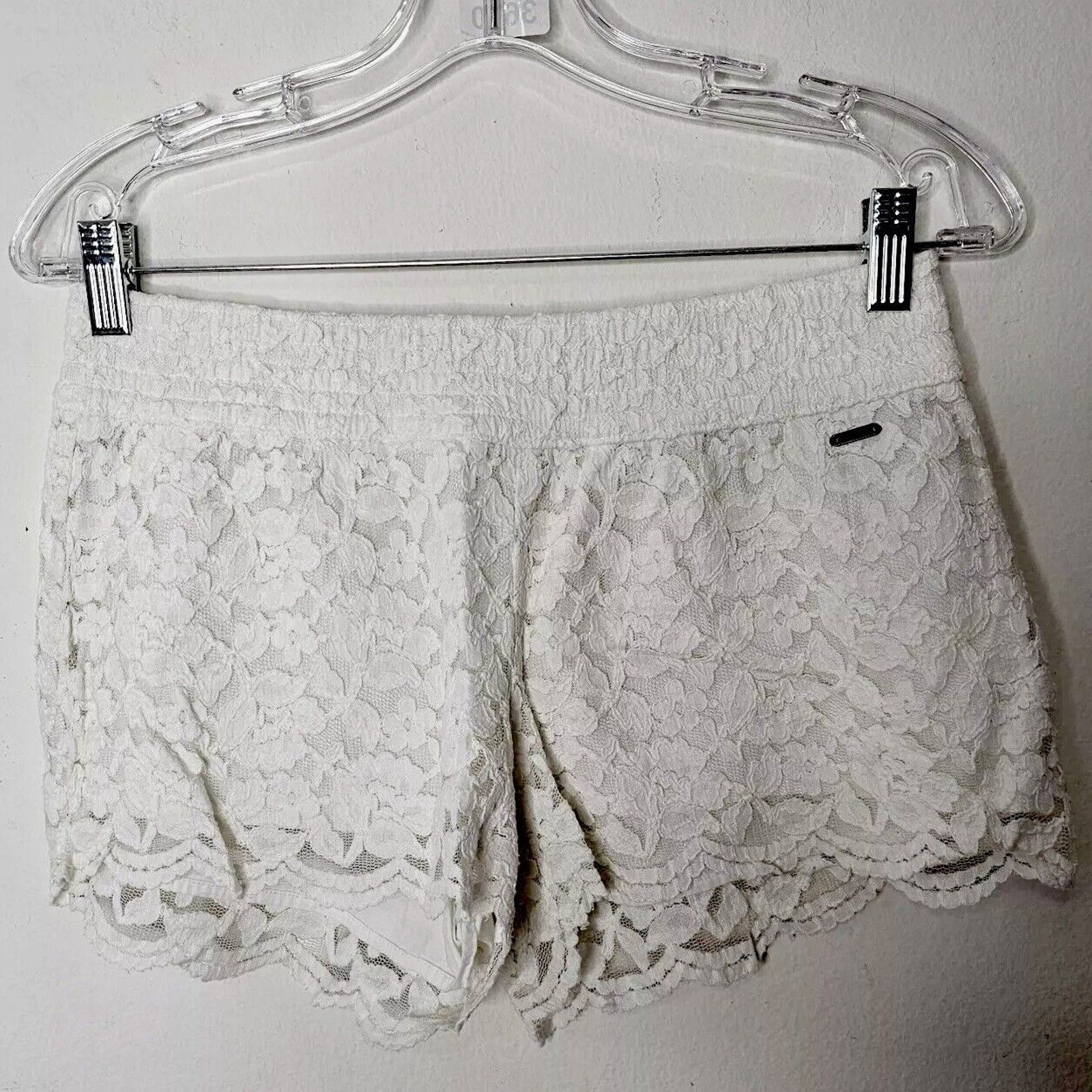 Hollister Hollister Ivory Floral Elastic Waist Lace Short Shorts M Size 30" / US 8 / IT 44 - 1 Thumbnail