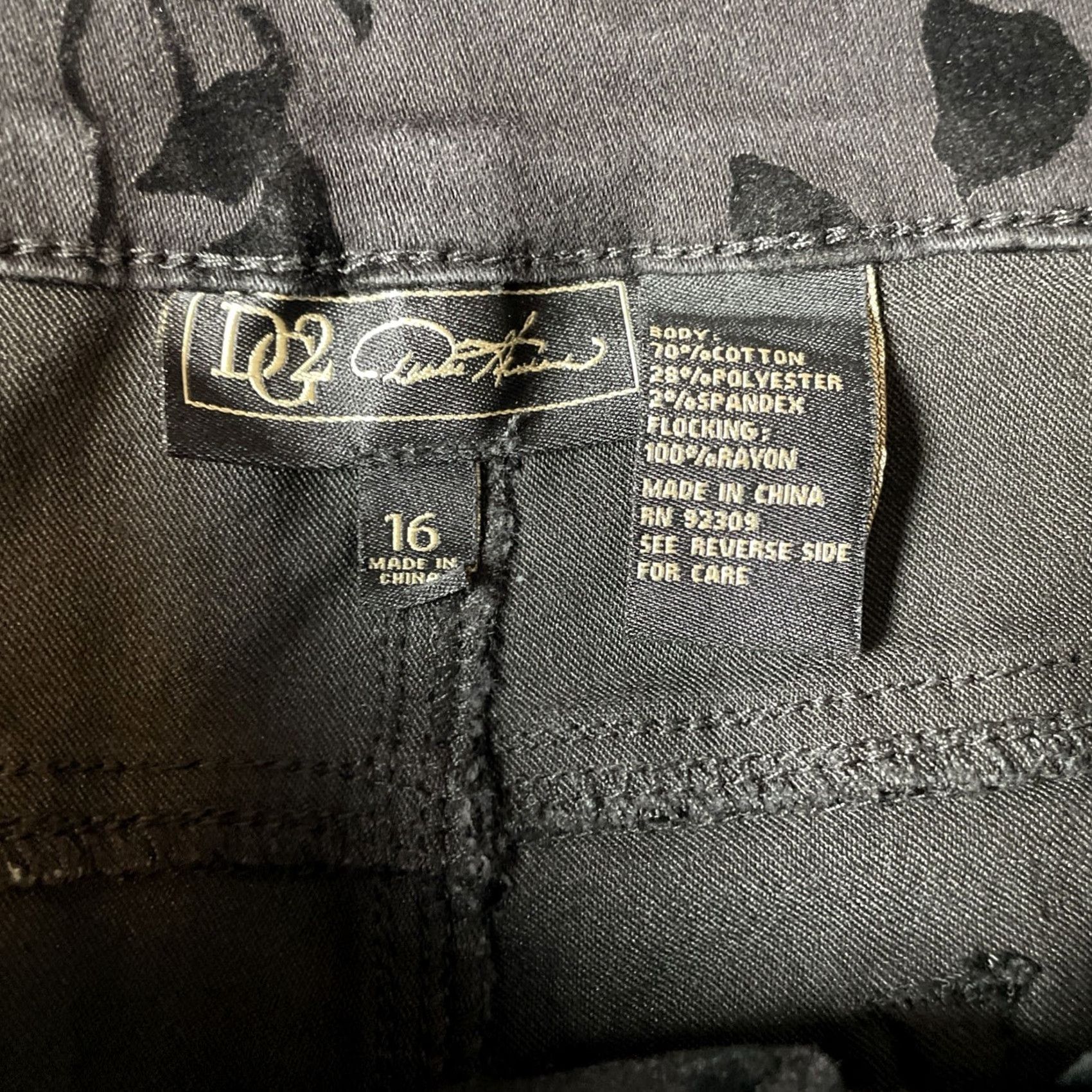 Velvet DG2 Diane Gilman Black Velvet Burnout Roses Beaded Skinny Jeans Size 16 Women 5-Pocket Denim Floral Size 26" / US 2 / IT 38 - 5 Thumbnail
