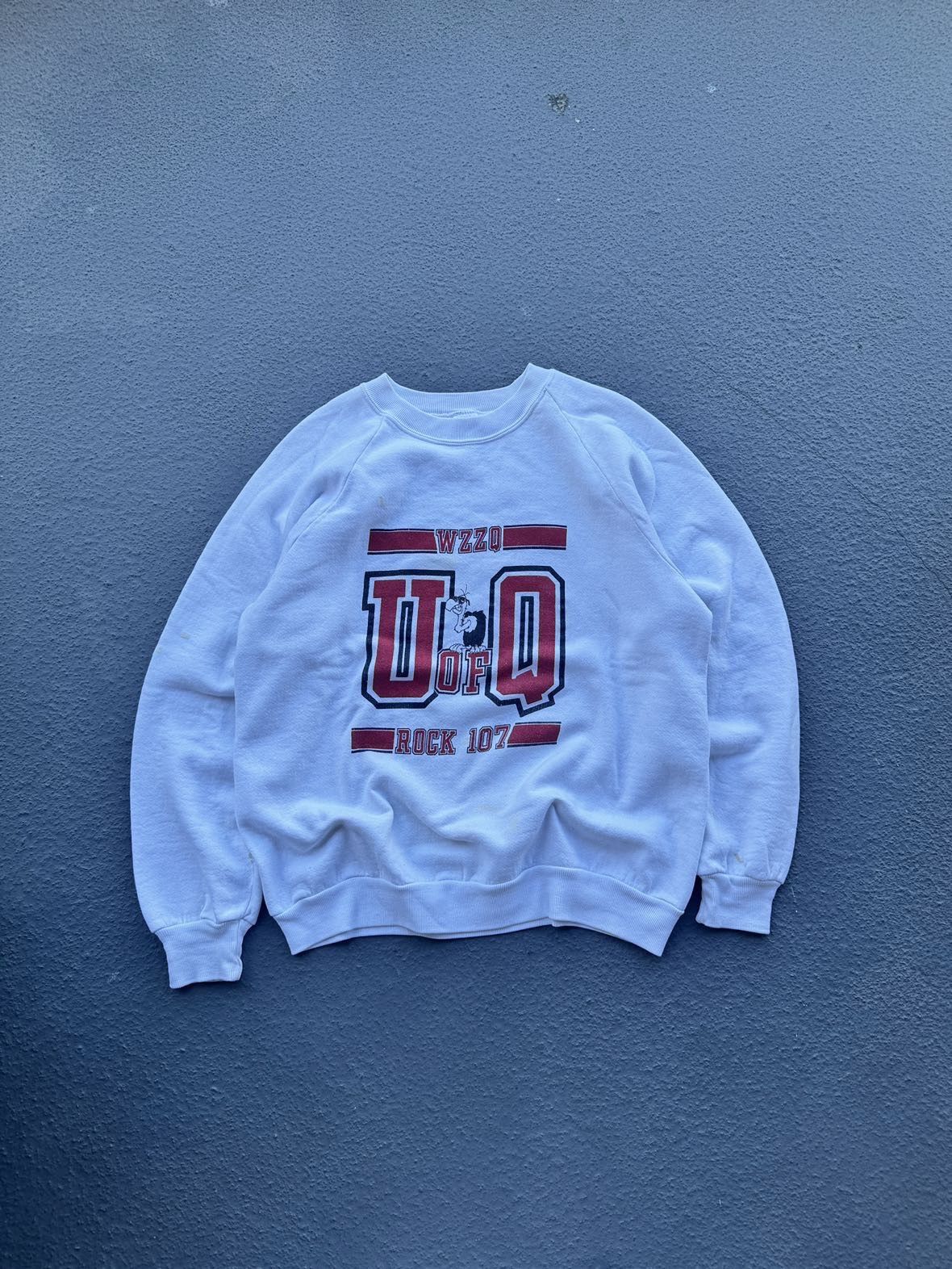 Other × Vintage Vintage Jerzees Men’s White and Red Sweater Size US L / EU 52-54 / 3 - 1 Thumbnail