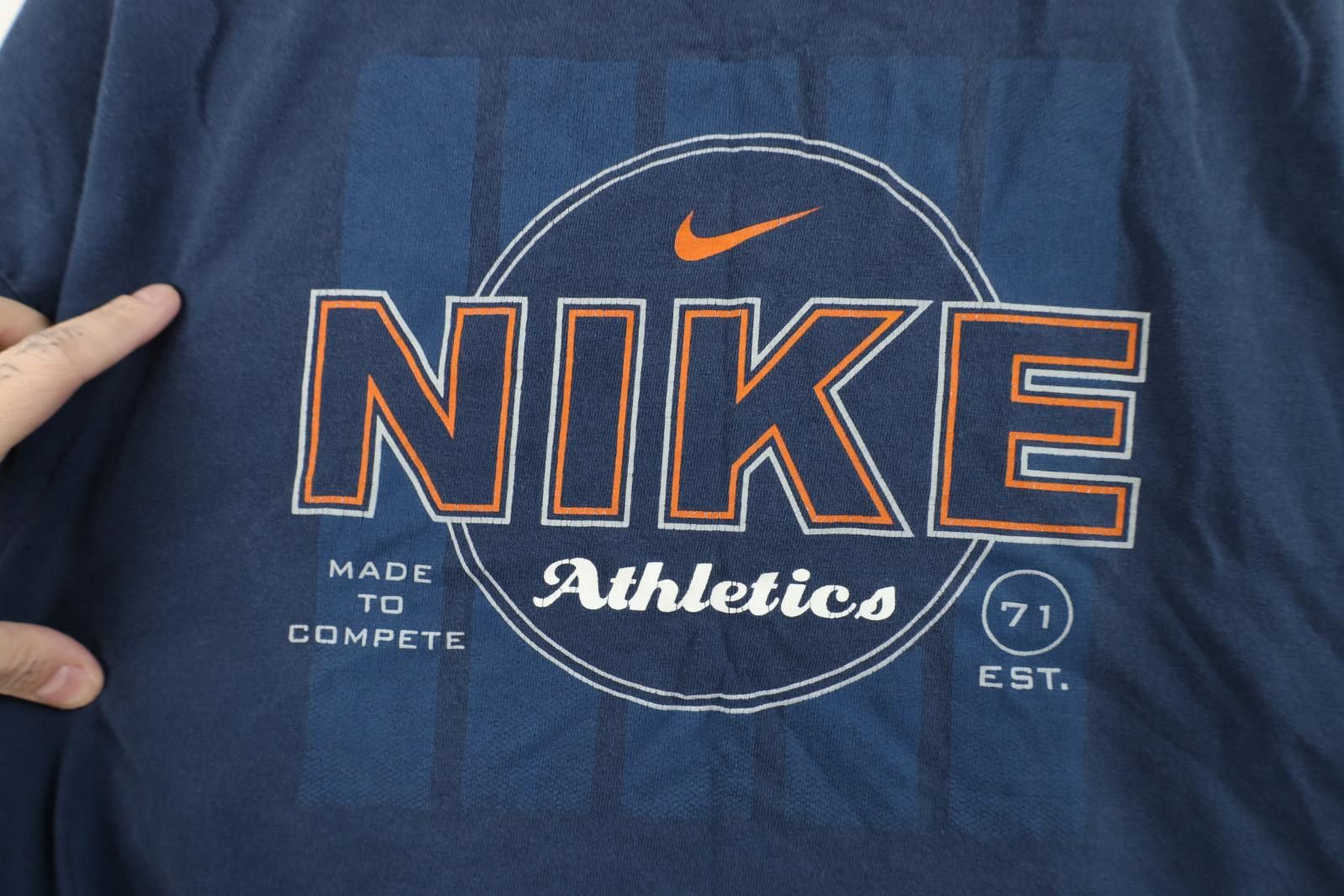Nike Vintage 90s Nike Athletics Scott Center Swoosh T-Shirt Size US L / EU 52-54 / 3 - 12 Thumbnail