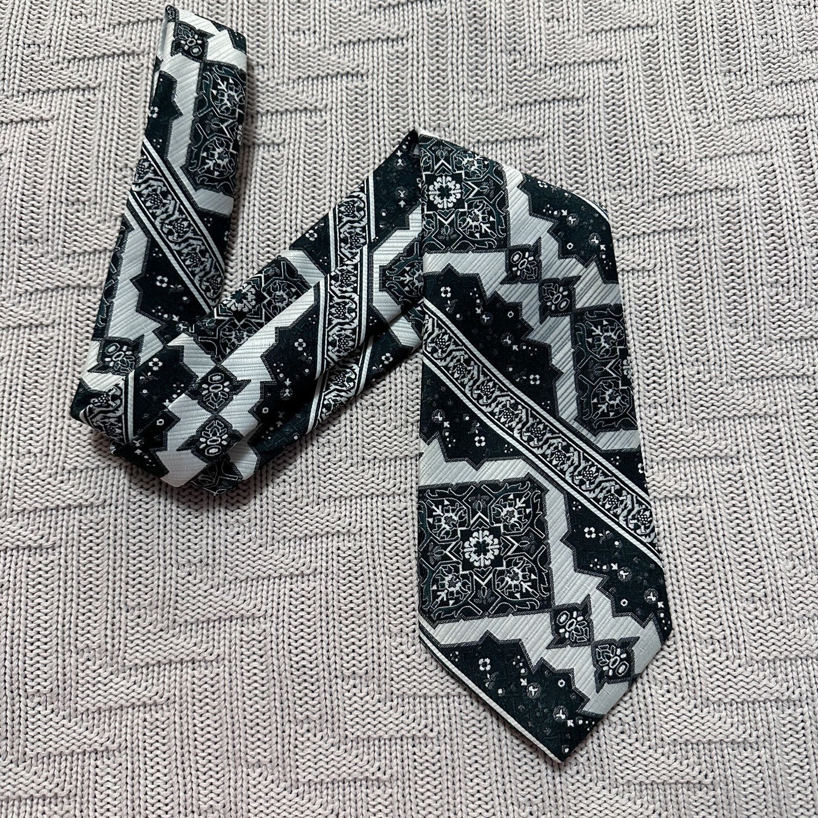 Vintage Vintage Excellon black and white paisley men's tie Size ONE SIZE - 1 Thumbnail