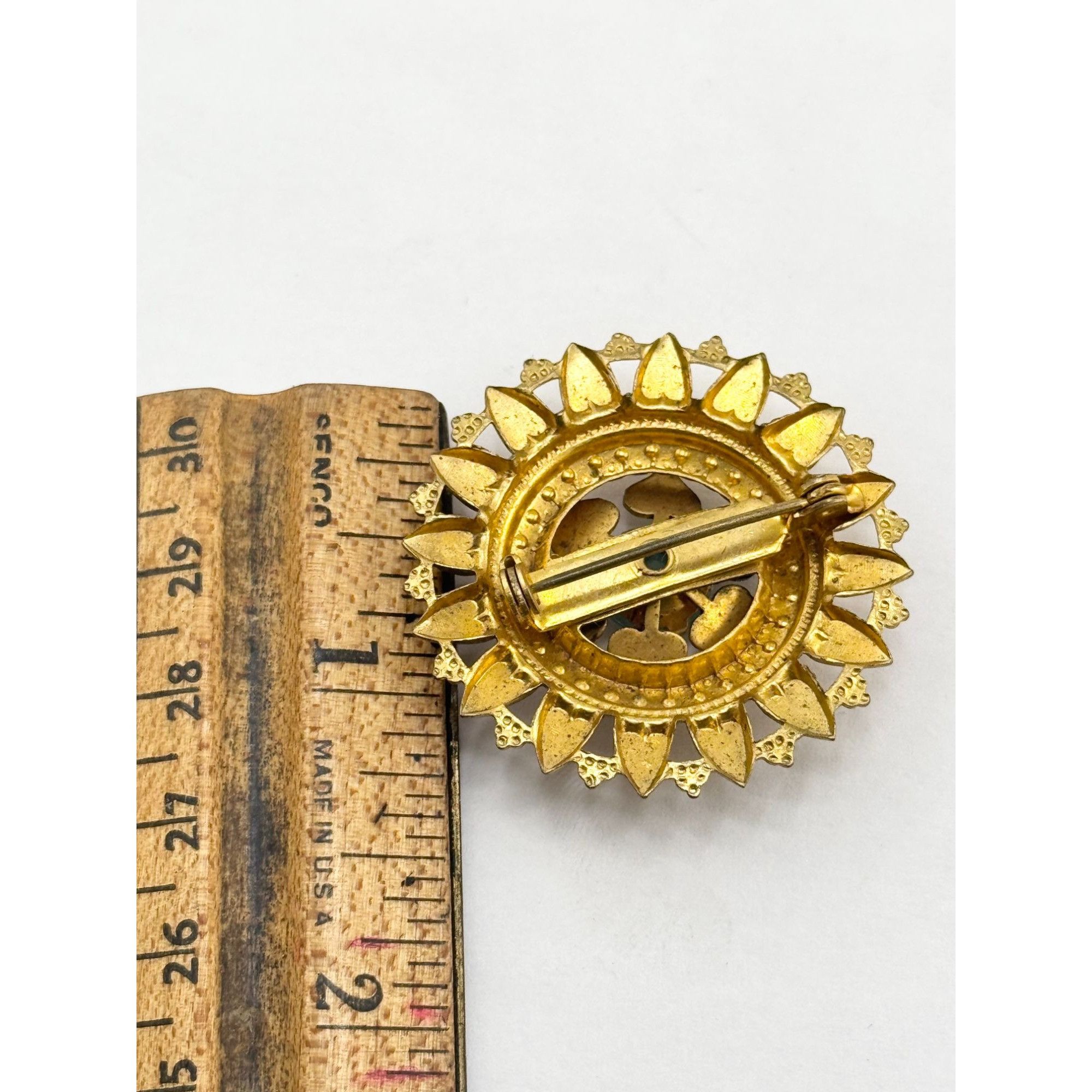 Vintage Vintage gold tone blue rhinestone flower brooch pin. Vintage Size ONE SIZE - 4 Thumbnail