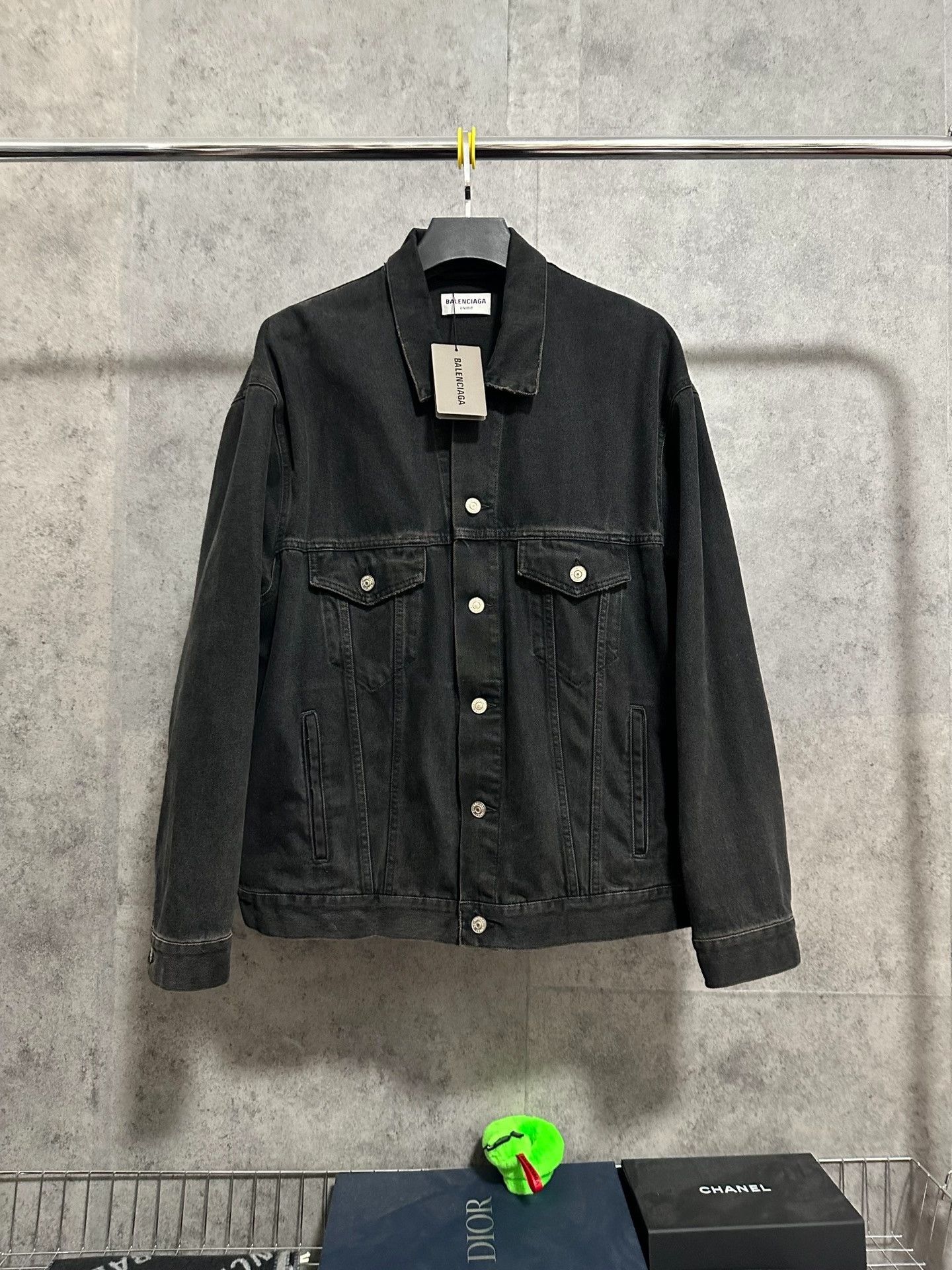 Balenciaga Balenciaga Men's Graffiti Denim Jacket Size US S / EU 44-46 / 1 - 4 Thumbnail
