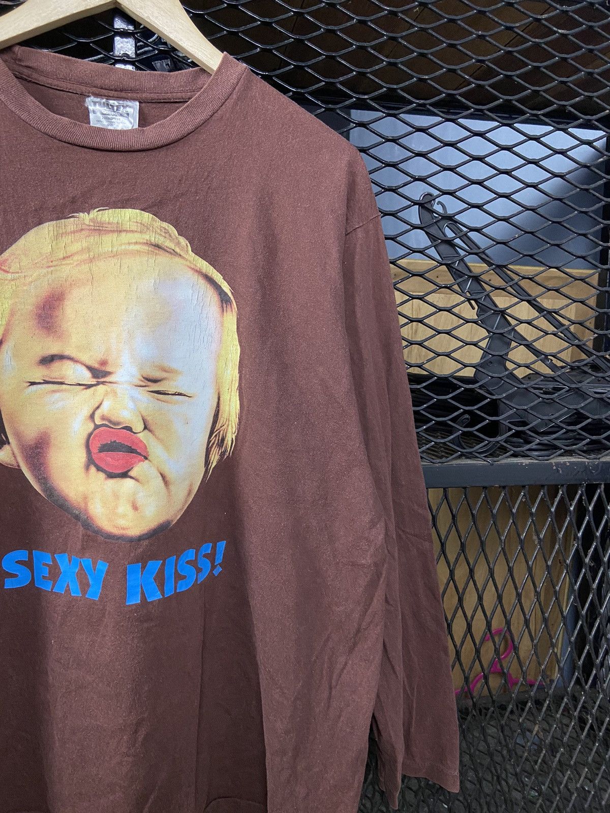 Other × Vintage 🤎SEND OFFER🤎VINTAGE SEXY KISS RARE GRAPHIC Size US L / EU 52-54 / 3 - 3 Thumbnail