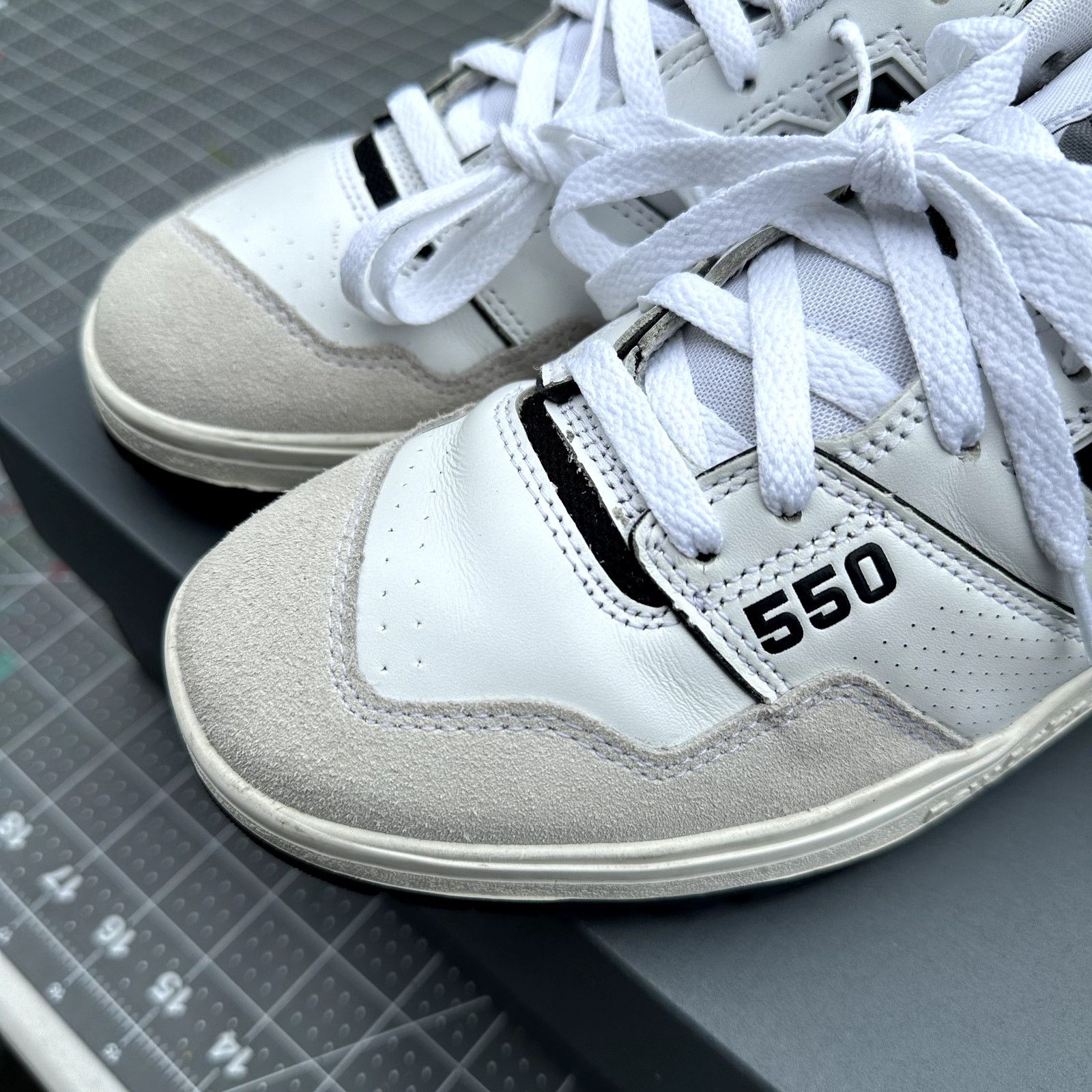 New Balance New Balance 550 Size US 9.5 / EU 42-43 - 4 Thumbnail