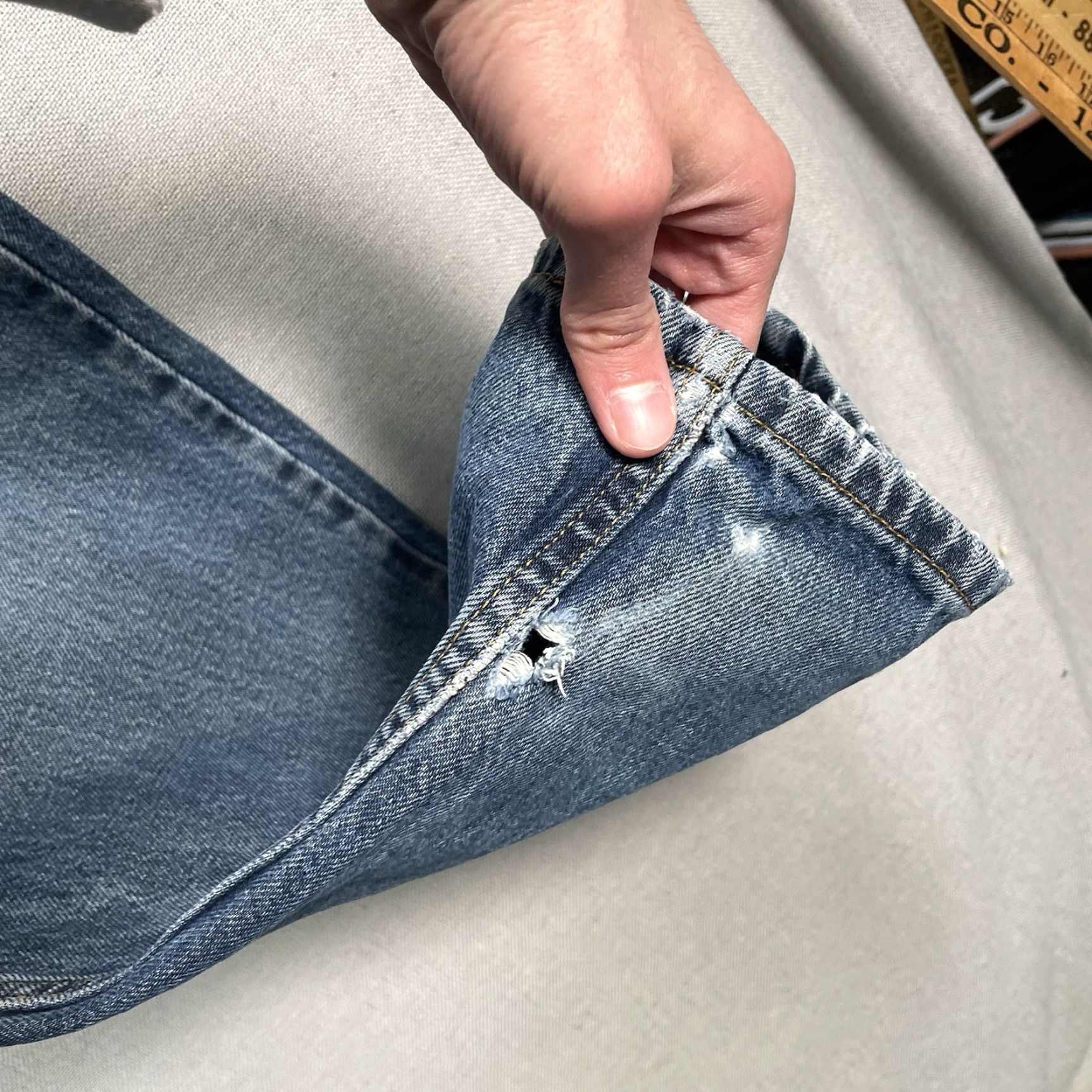 Levi's VTG Levi's 560 Jeans Mens 34x32 Blue Distressed 90s Tapered Relaxed 5-Pocket Denim Cotton Baggy Vintage USA Leather Logo Buttons Zip N/A Size US 34 / EU 50 - 5 Thumbnail