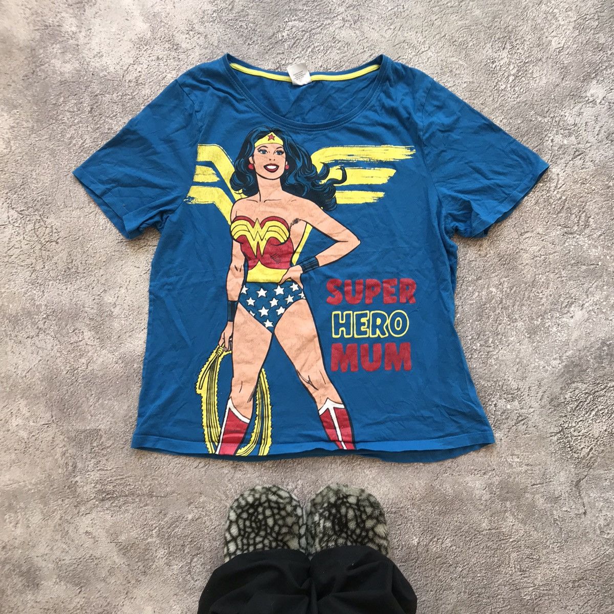Vintage Vintage 90s Wonder Woman Graphic Tee Y2K Superhero Cropped M Size US M / EU 48-50 / 2 - 1 Thumbnail
