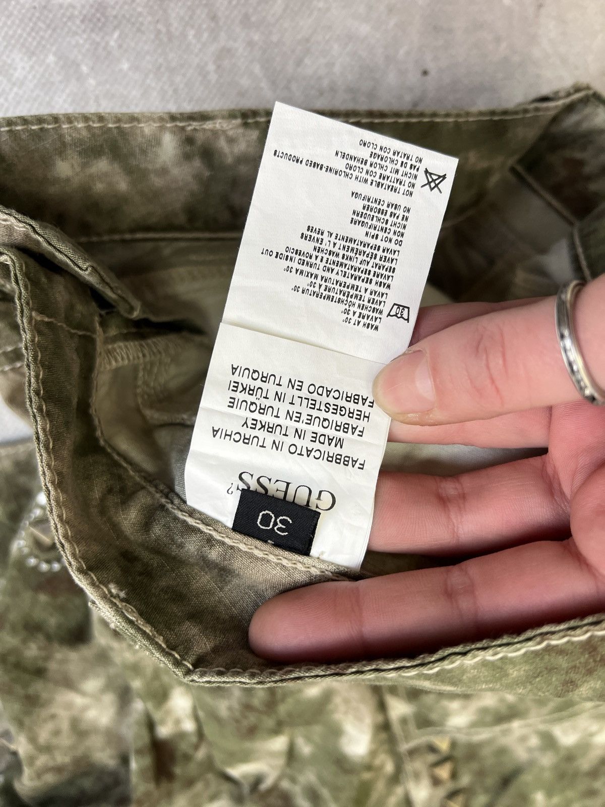 Guess Vintage streetwear camo cargo shorts y2k style hype Size US 30 / EU 46 - 7 Thumbnail