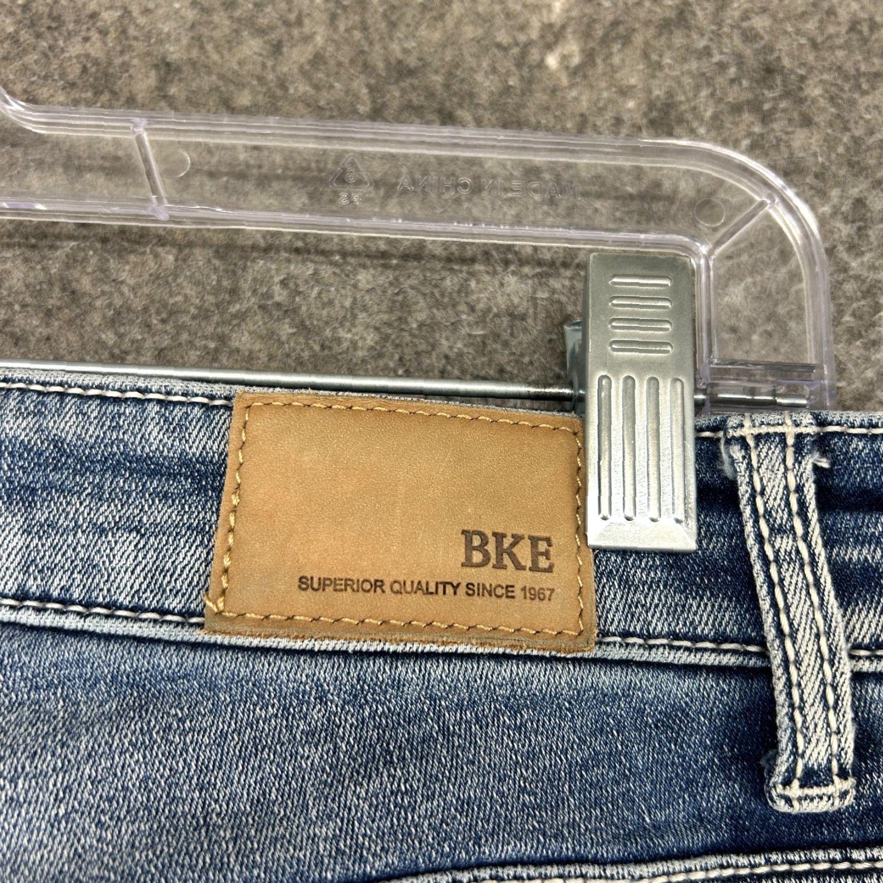 Vintage BKE Shorts Womens 28 Blue Denim Cut-Off Workwear Vintage? No Cotton Distressed Regular Size 28" / US 6 / IT 42 - 2 Thumbnail