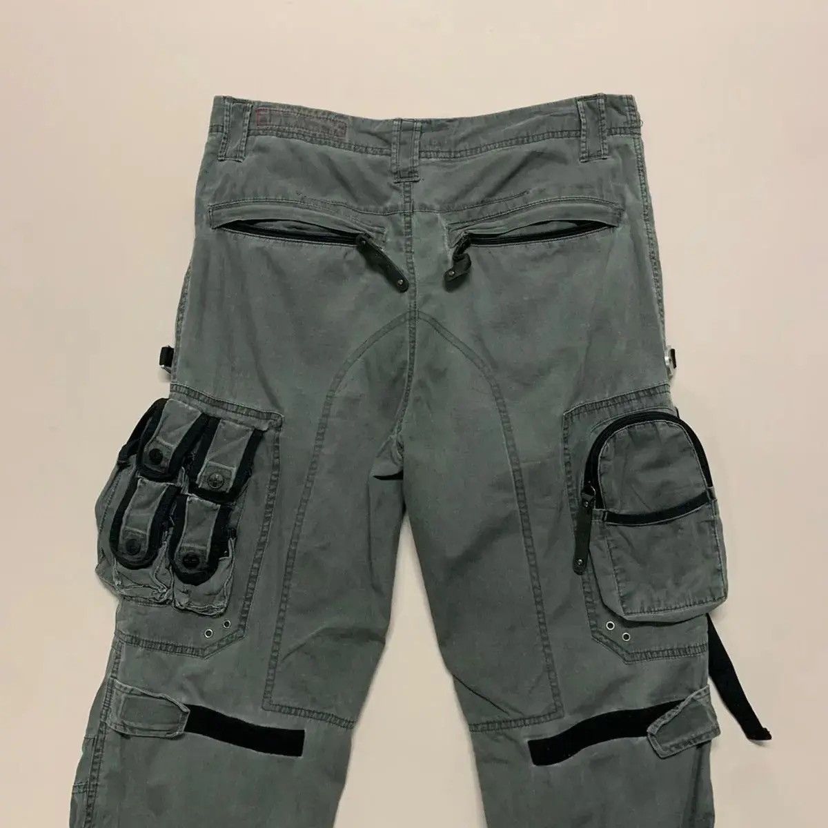 Japanese Brand RARE! 3D POCKET Tough Utility MultiPocket Bondage Cargo Pant Size US 33 - 10 Thumbnail